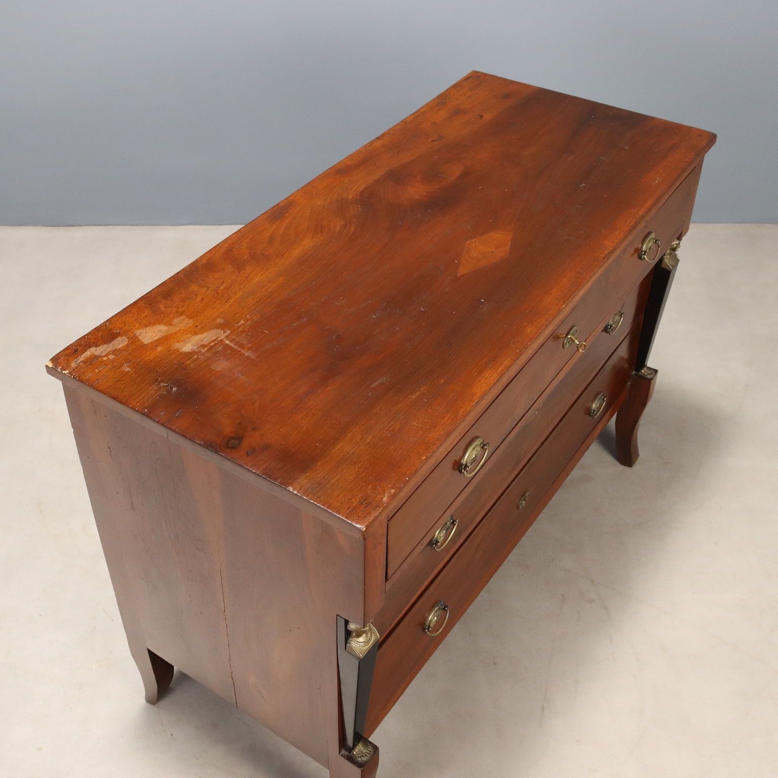 photo furniture Antieke Ladekast Walnoot 3 Lades Italië 19e Eeuw