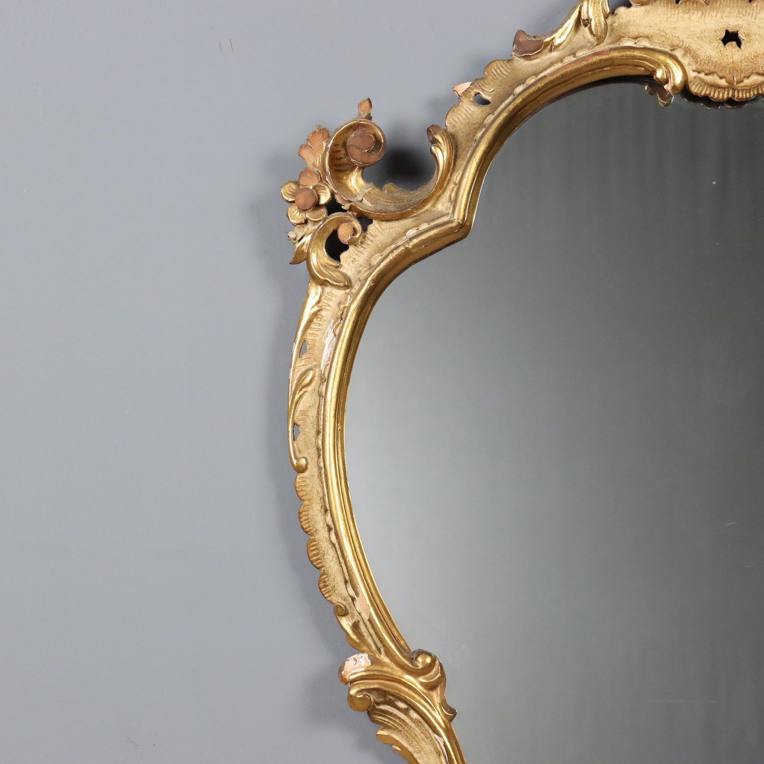 Miroir de style Barocchetto en bois sculpté photo 550.0