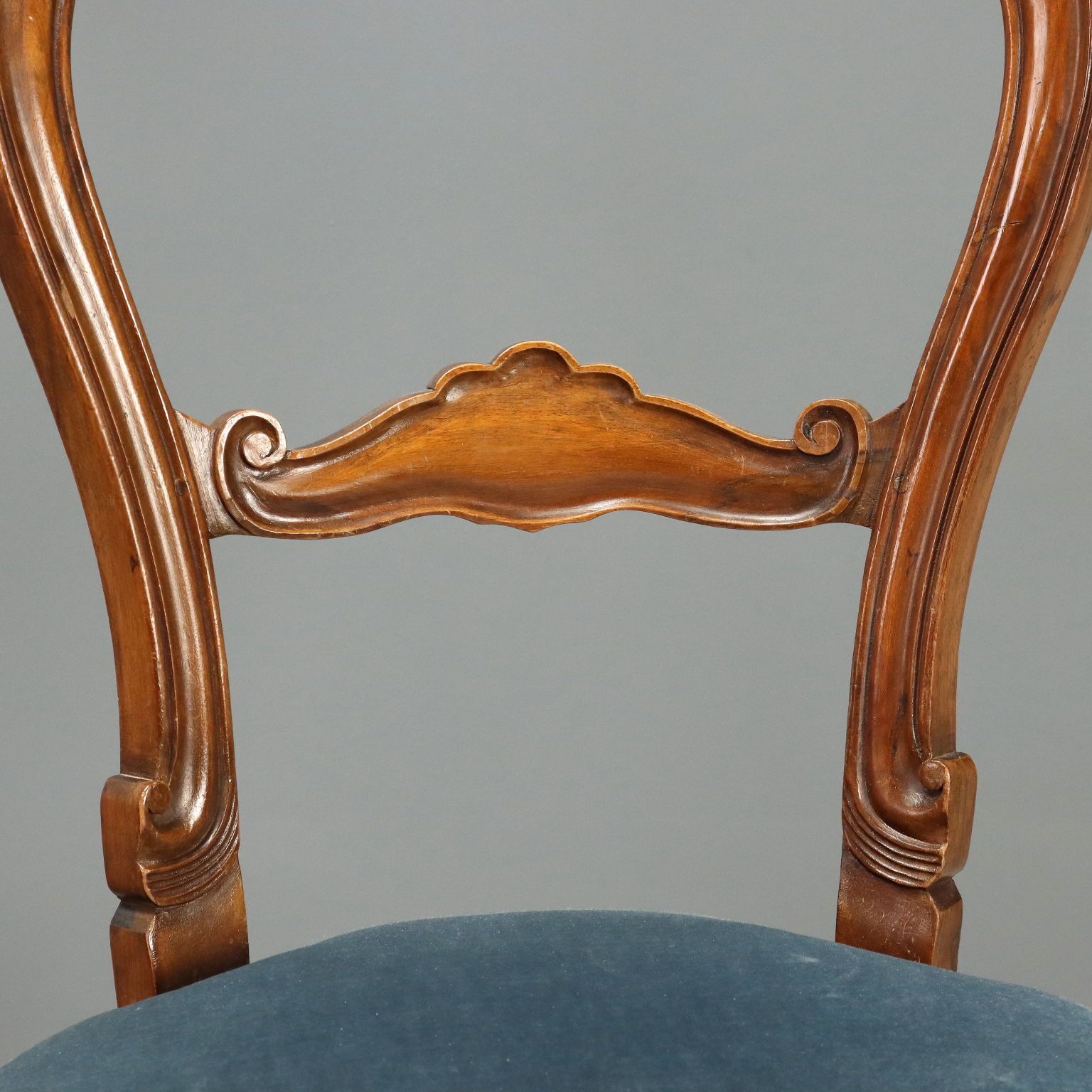 Luigi Filippo Stoelen van Walnoot met Blauwe Fluwelen Bekleding photo Meubels