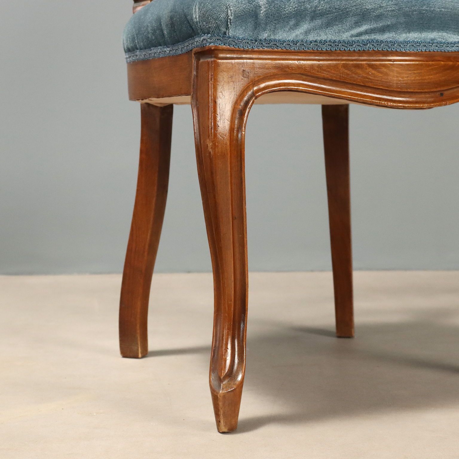 Luigi Filippo Stoelen van Walnoot met Blauwe Fluwelen Bekleding photo vinterior