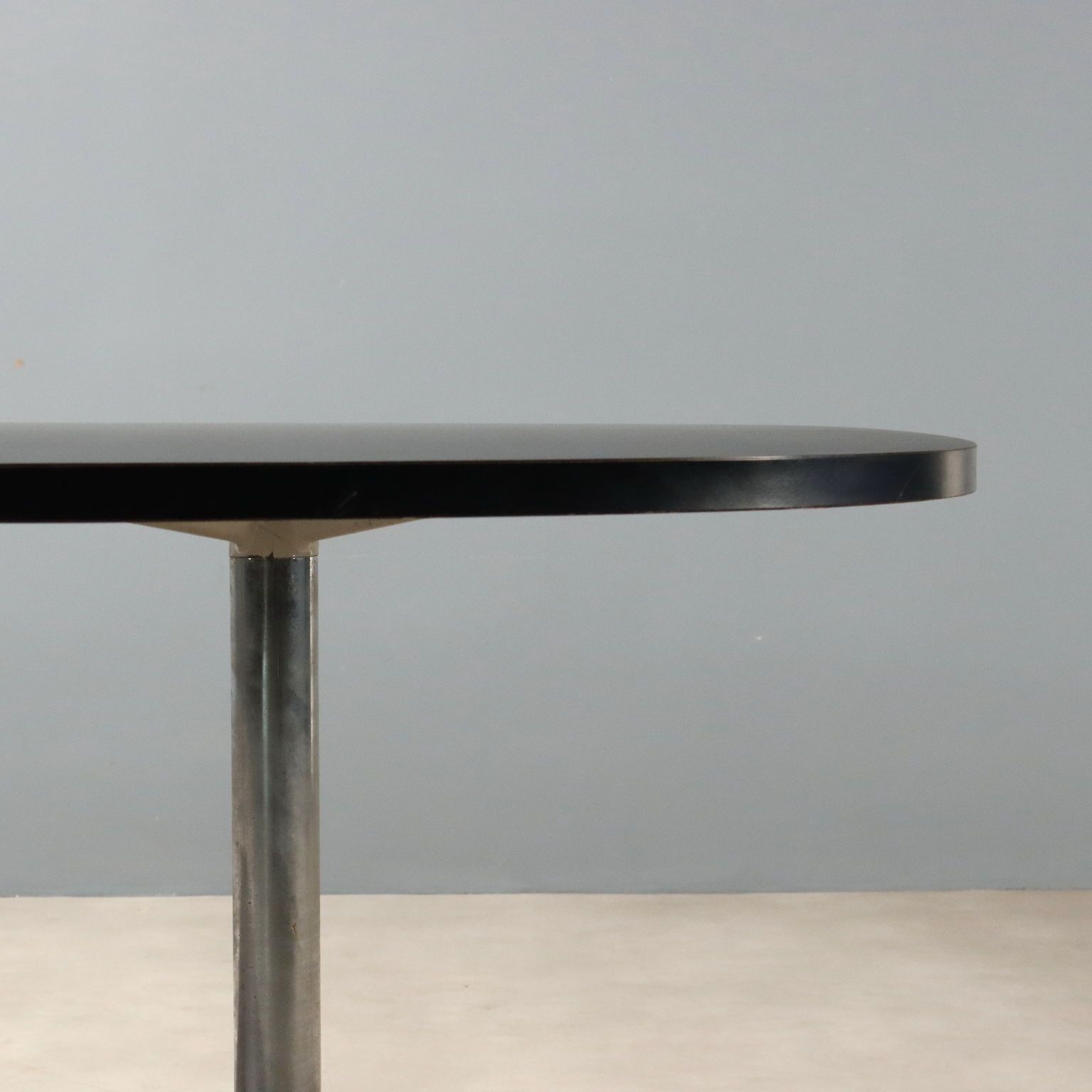 Grande table par Charles et Ray Eames photo Mobilier