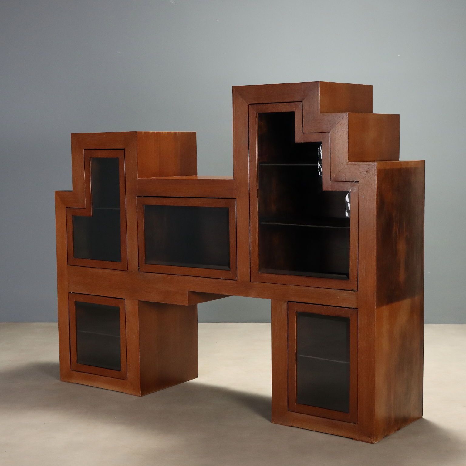 Vitrine à cases en verre