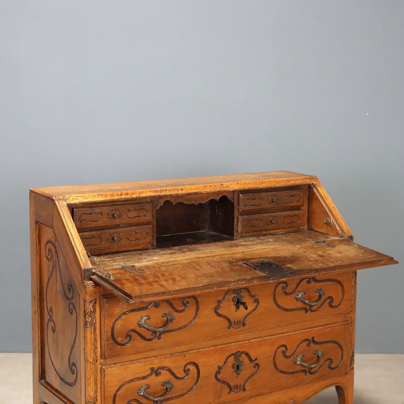 Secrétaire d'époque à abattant en bois ébénisé, 6 tiroirs, XVIIIe siècle photo for sale