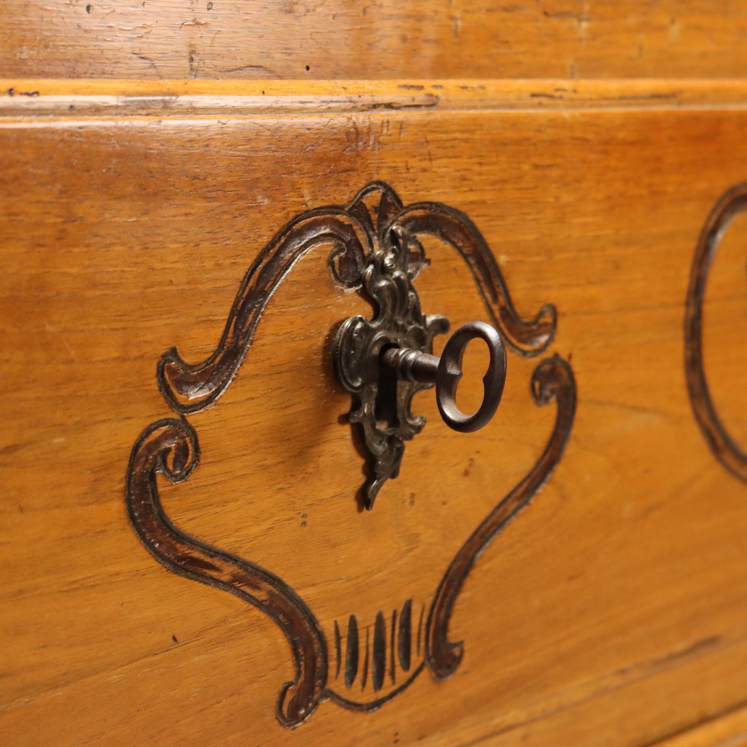 photo for sale Secrétaire d'époque à abattant en bois ébénisé, 6 tiroirs, XVIIIe siècle