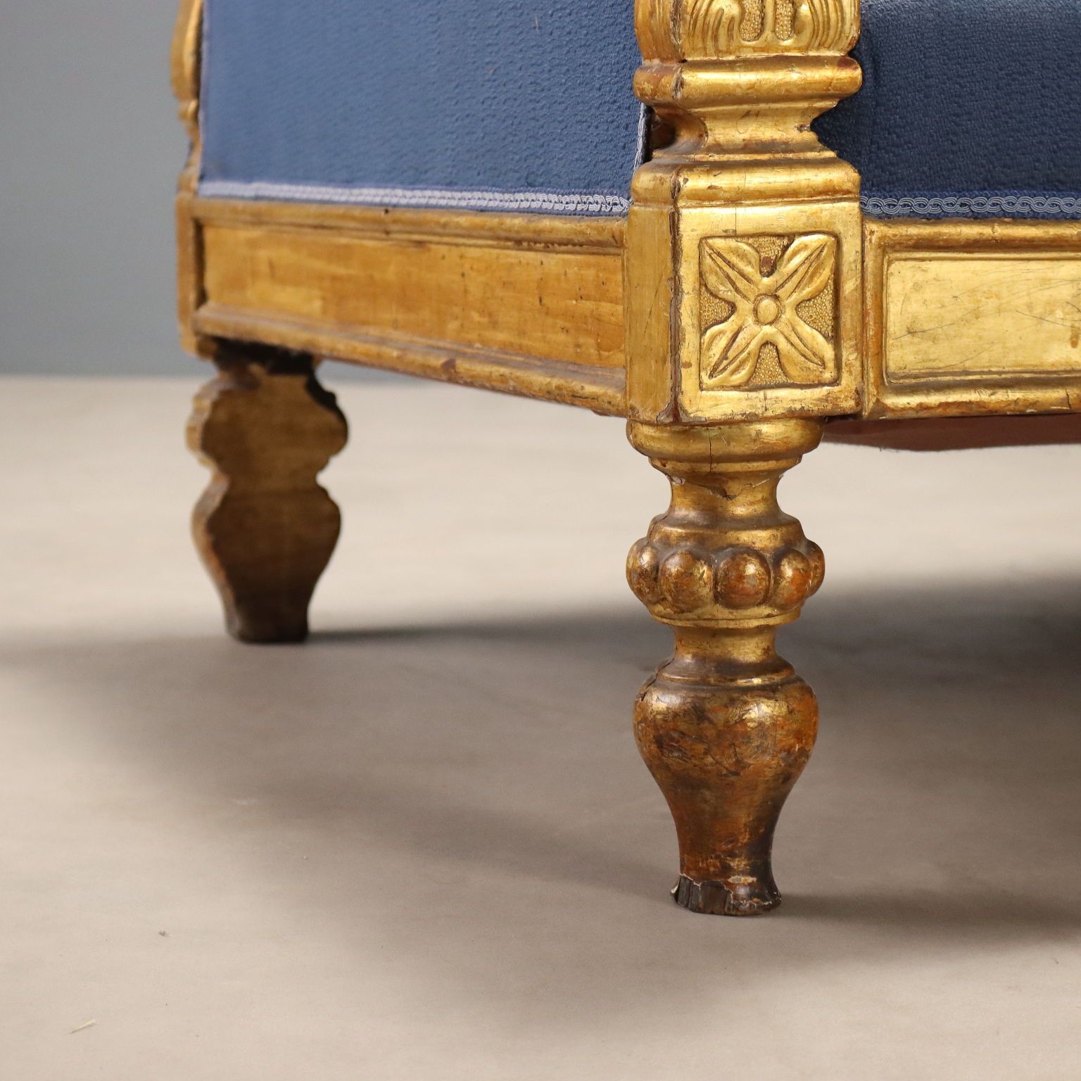 Gesneden en Verguld Walnoten Sofa, Restauratieperiode photo buy