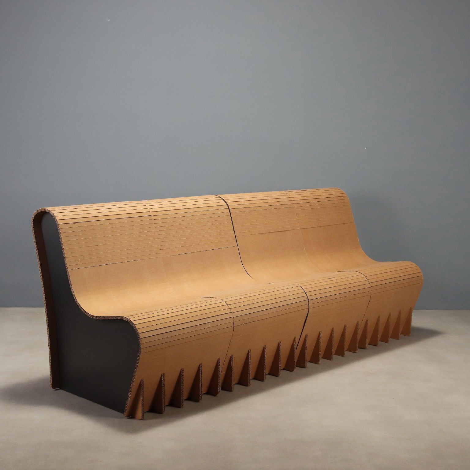 photo furniture Fauteuils en carton, années 2000