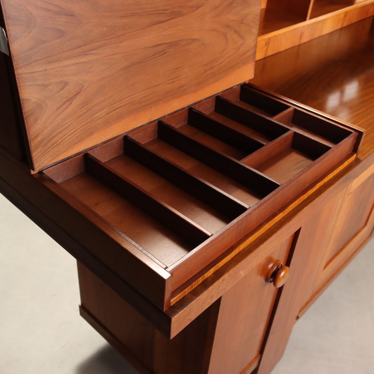 Mobilier Armoire vintage Bernini Design Silvio Coppola, Italie, années 1960-1970 photo
