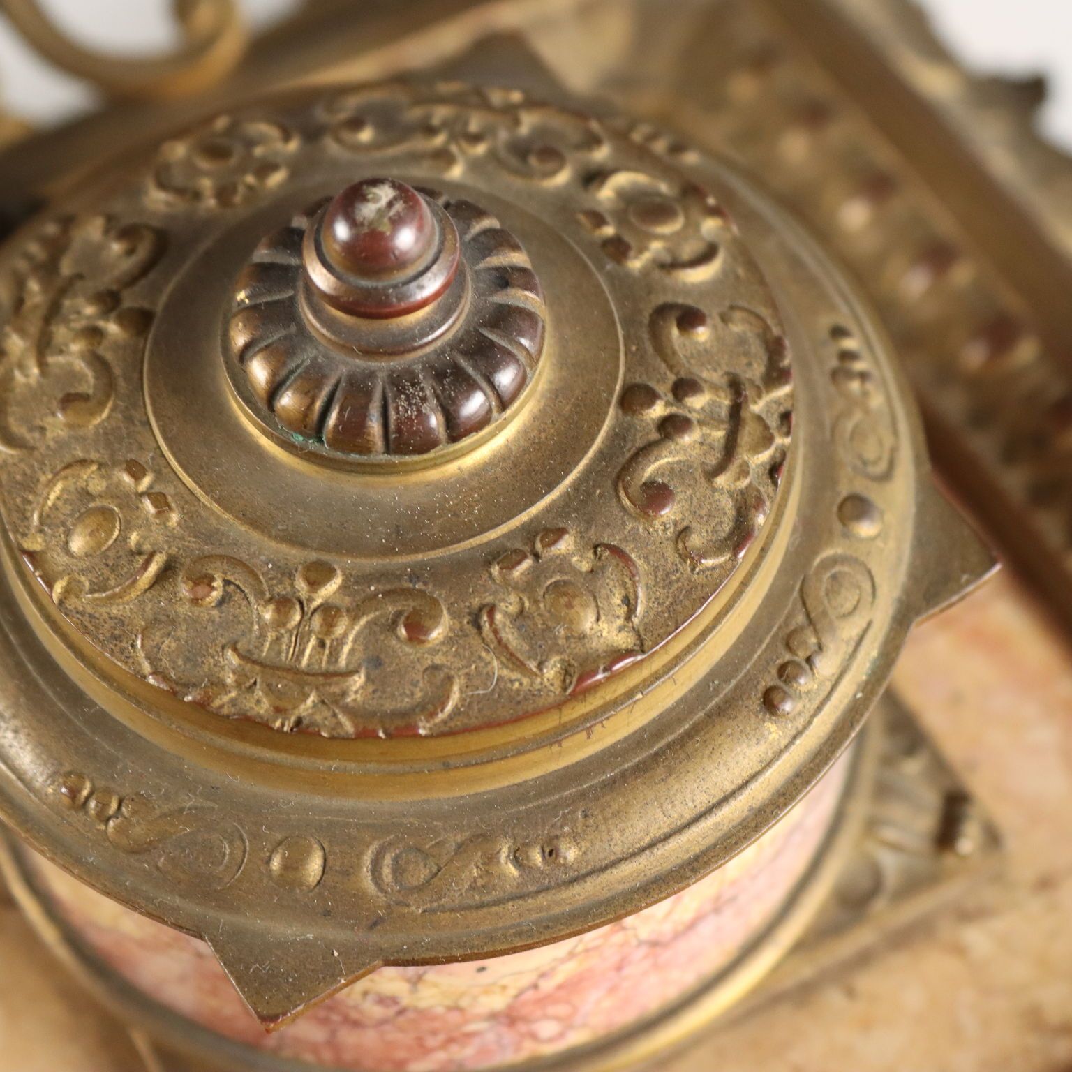 Encrier double d'époque en bronze et marbre rose, Europe, XIXe siècle photo Décoration