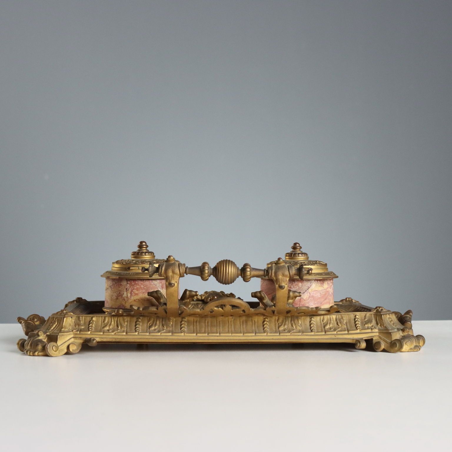 photo for sale Encrier double d'époque en bronze et marbre rose, Europe, XIXe siècle