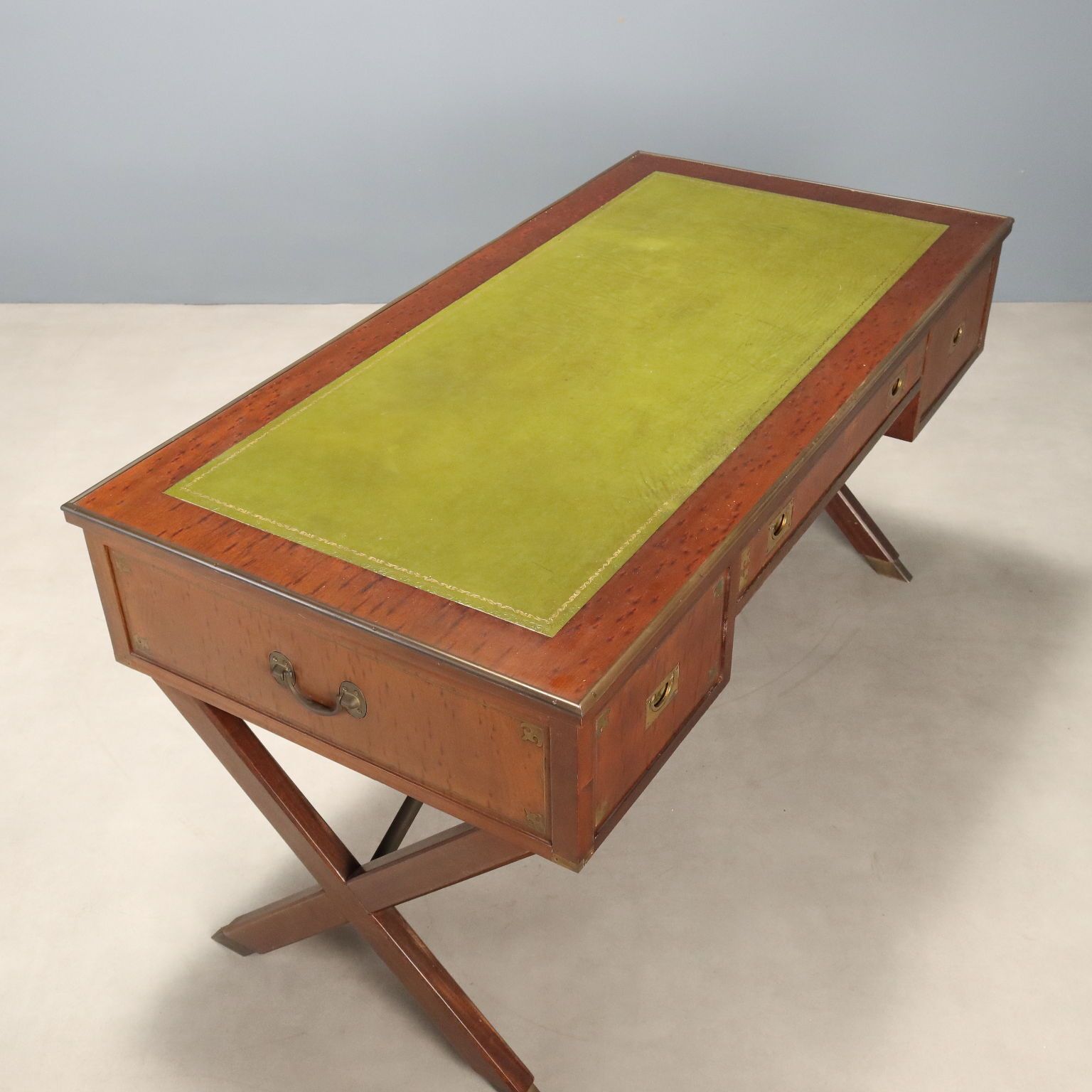 photo furniture Mahonie Schrijftafel in Engelse Marinestijl
