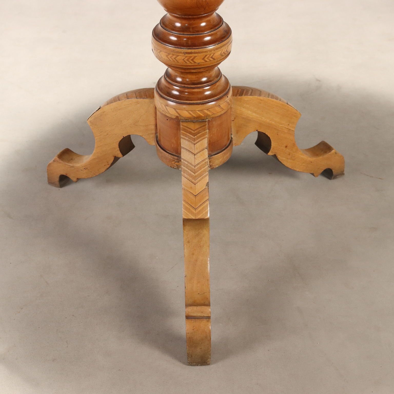 Walnoot Ingelegd Centertafel Rolo 19e Eeuw photo 640.0