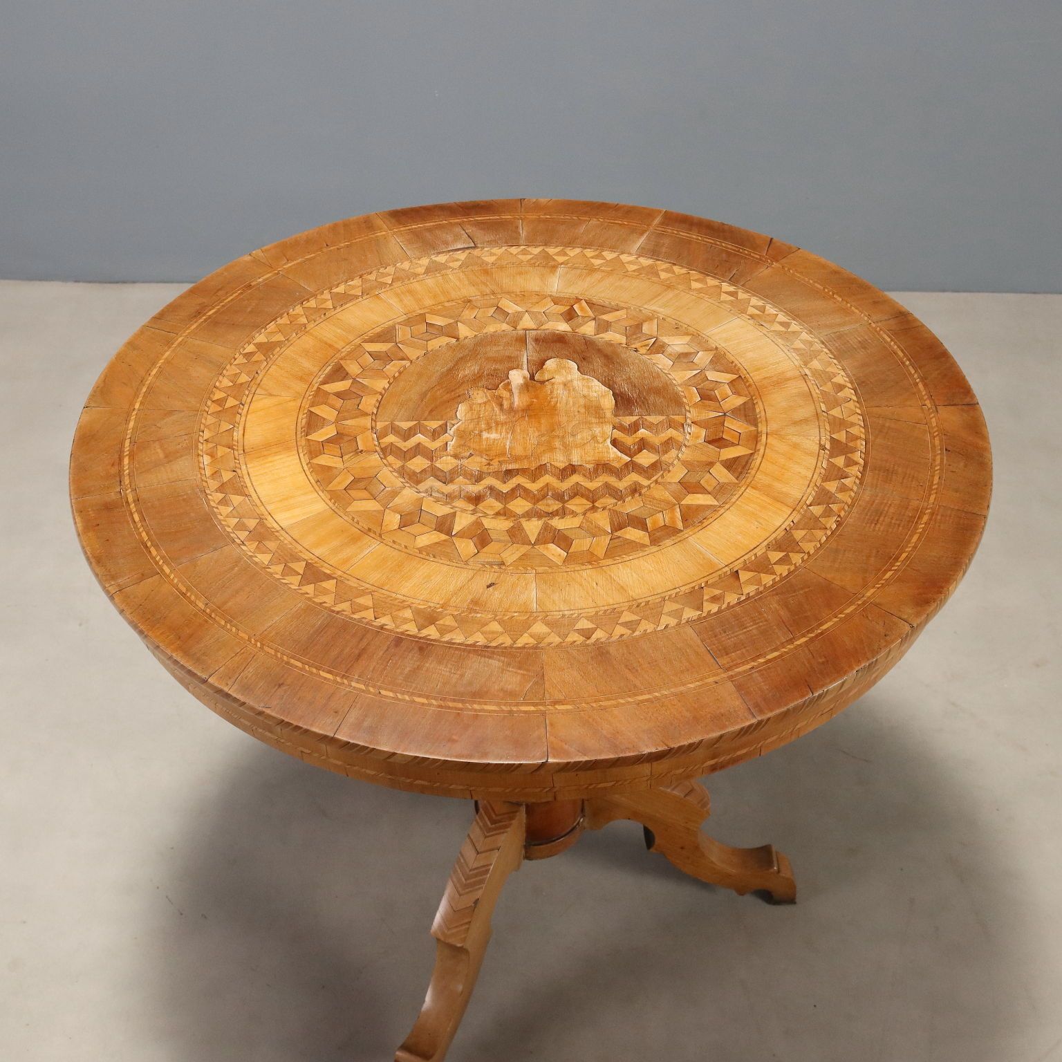 Walnoot Ingelegd Centertafel Rolo 19e Eeuw photo buy