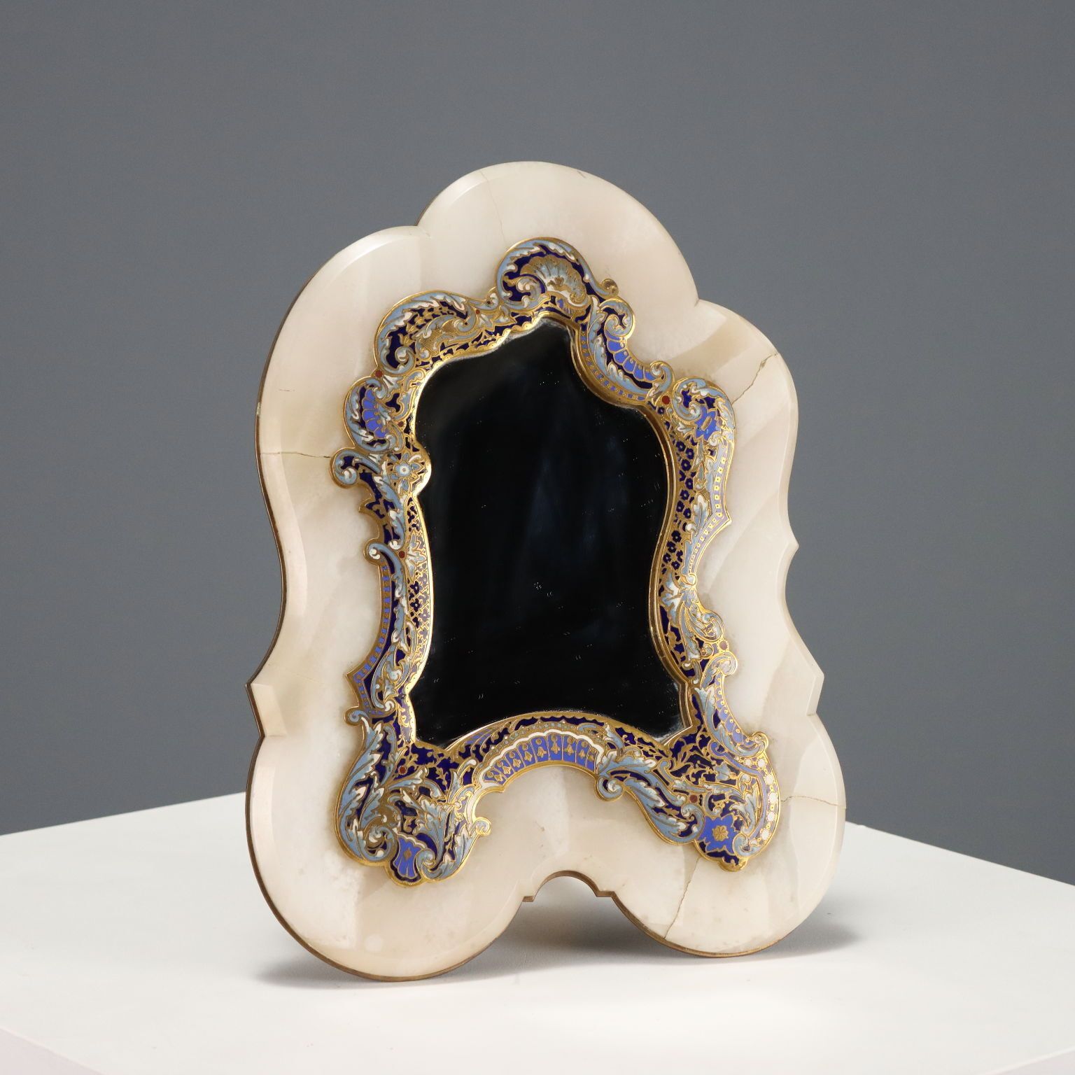 Kleine antieke tafelpiegel, champlevé en ormolu, 19e-20e eeuw