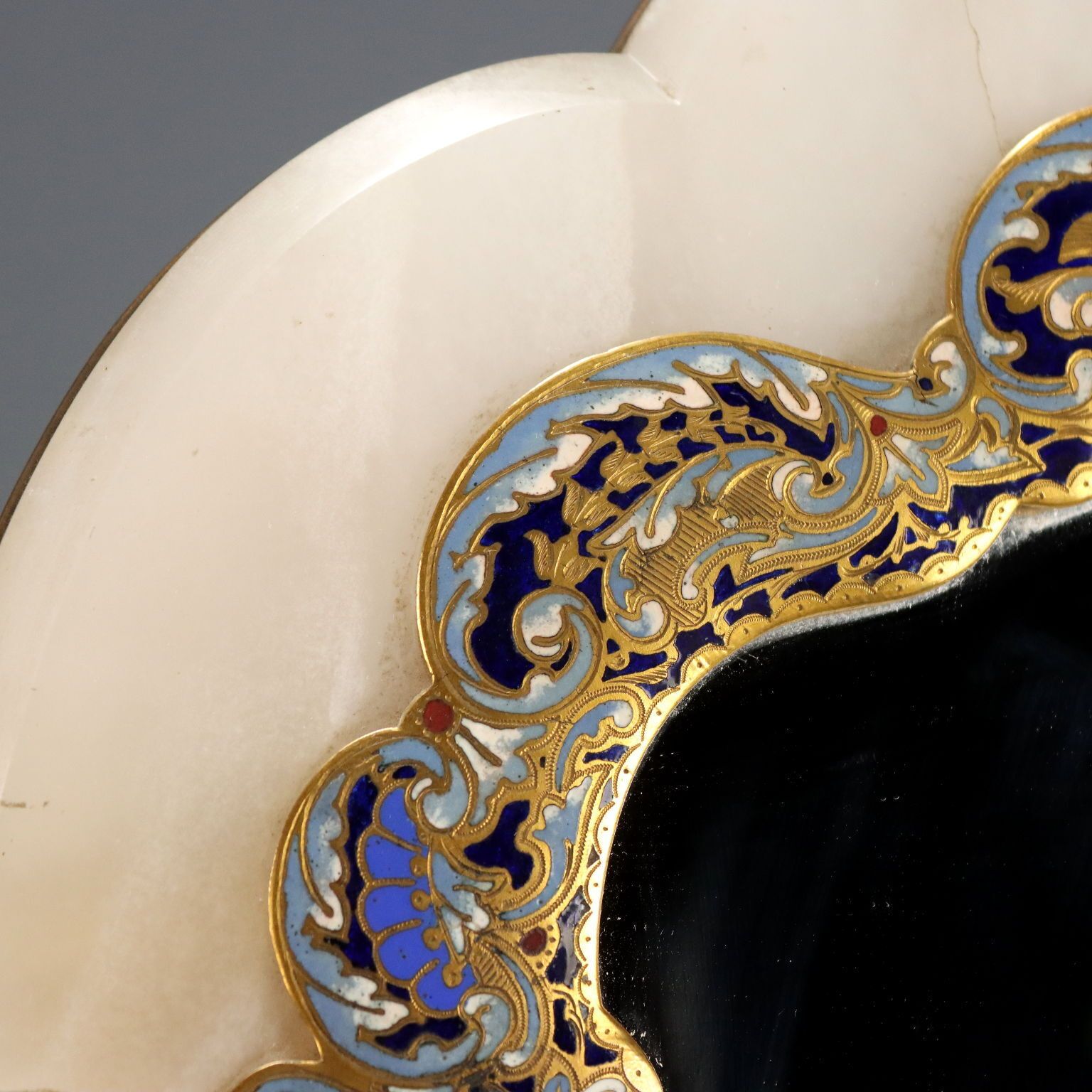 Kleine antieke tafelpiegel, champlevé en ormolu, 19e-20e eeuw photo for sale