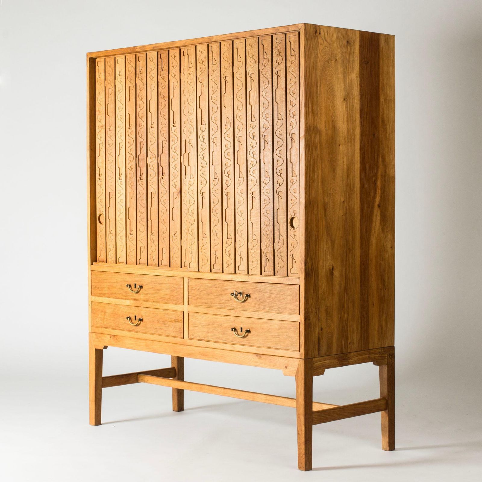 Scandinavian Modern eikenhouten kast, Hans J. Wegner, Mikael Laursen, Denemarken, jaren 1950 photo furniture
