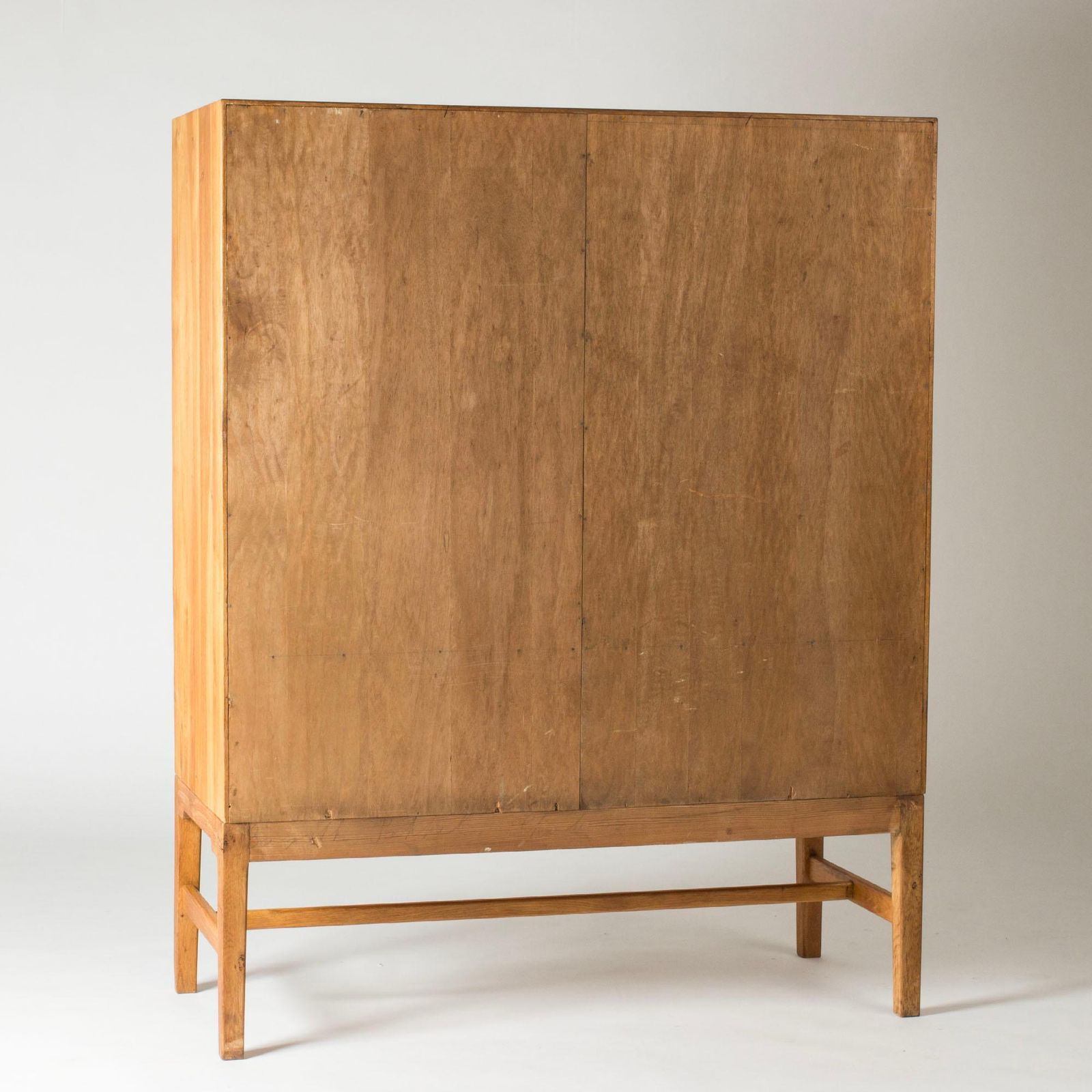 29452.0 Cabinet scandinave moderne en chêne Hans J. Wegner, Mikael Laursen, Danemark, années 1950 photo