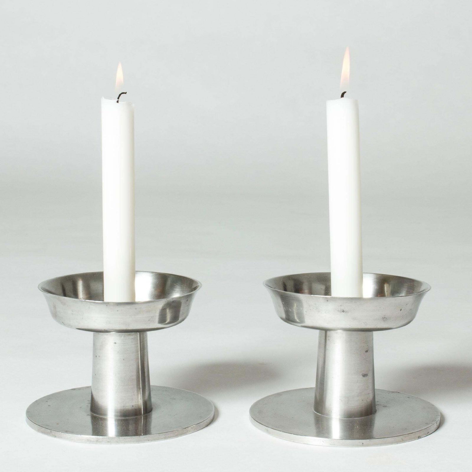 Modernistische tinnen kandelaars van Björn Trädgårdh, Svenskt Tenn, Zweden, 1930 photo 2575.0