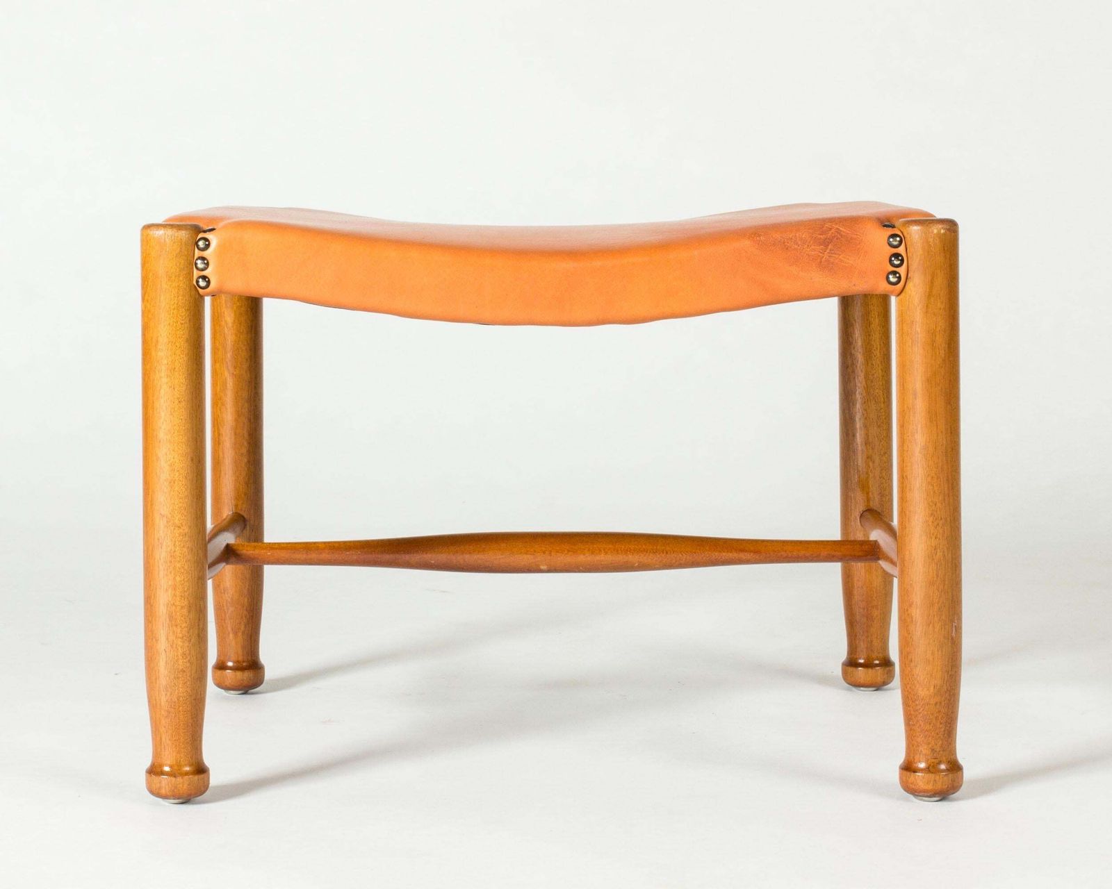 Tabourets mid-century modern en cuir, Josef Frank pour Svenskt Tenn, Suède, années 1950 photo buy
