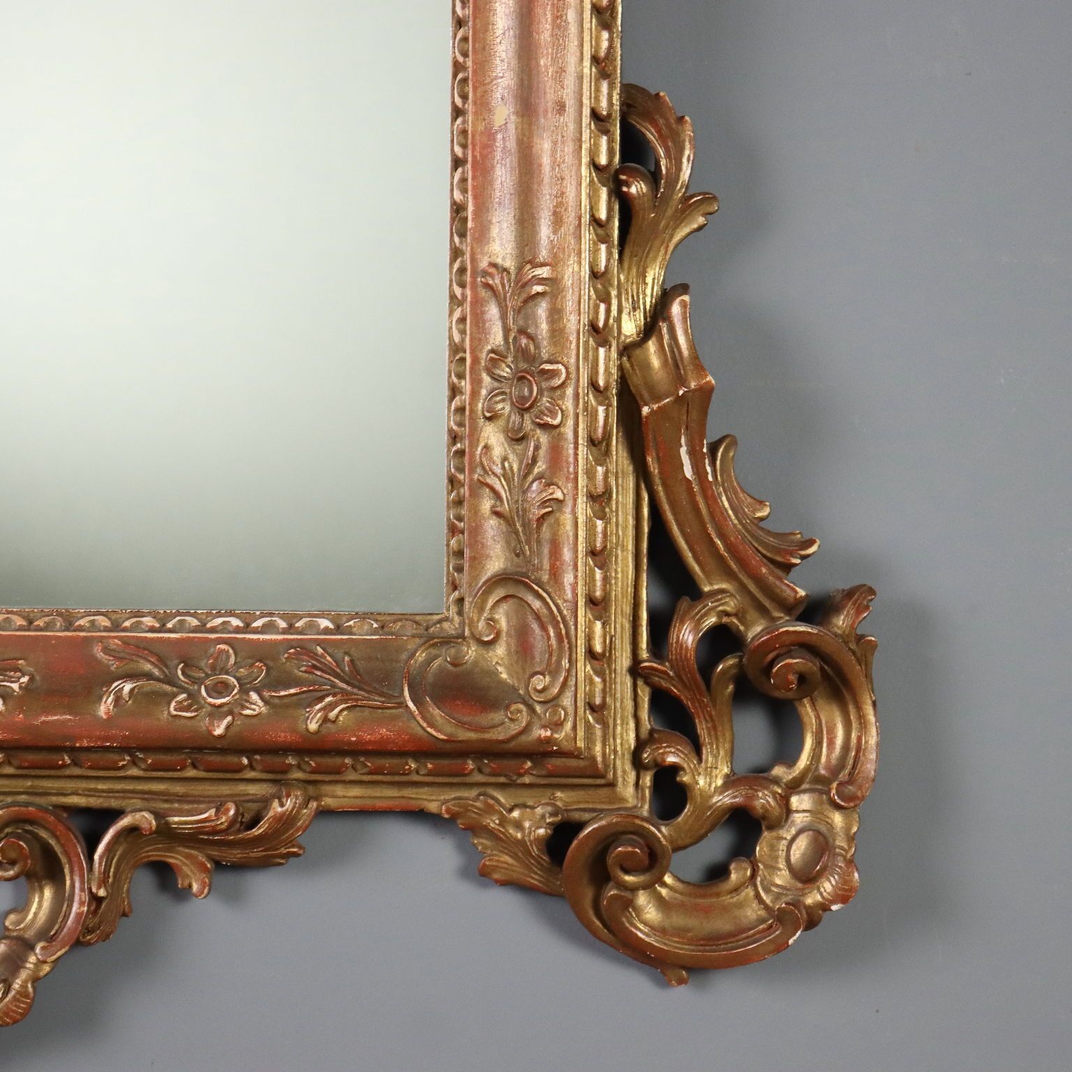 Miroir en bois sculpté et doré photo vintage