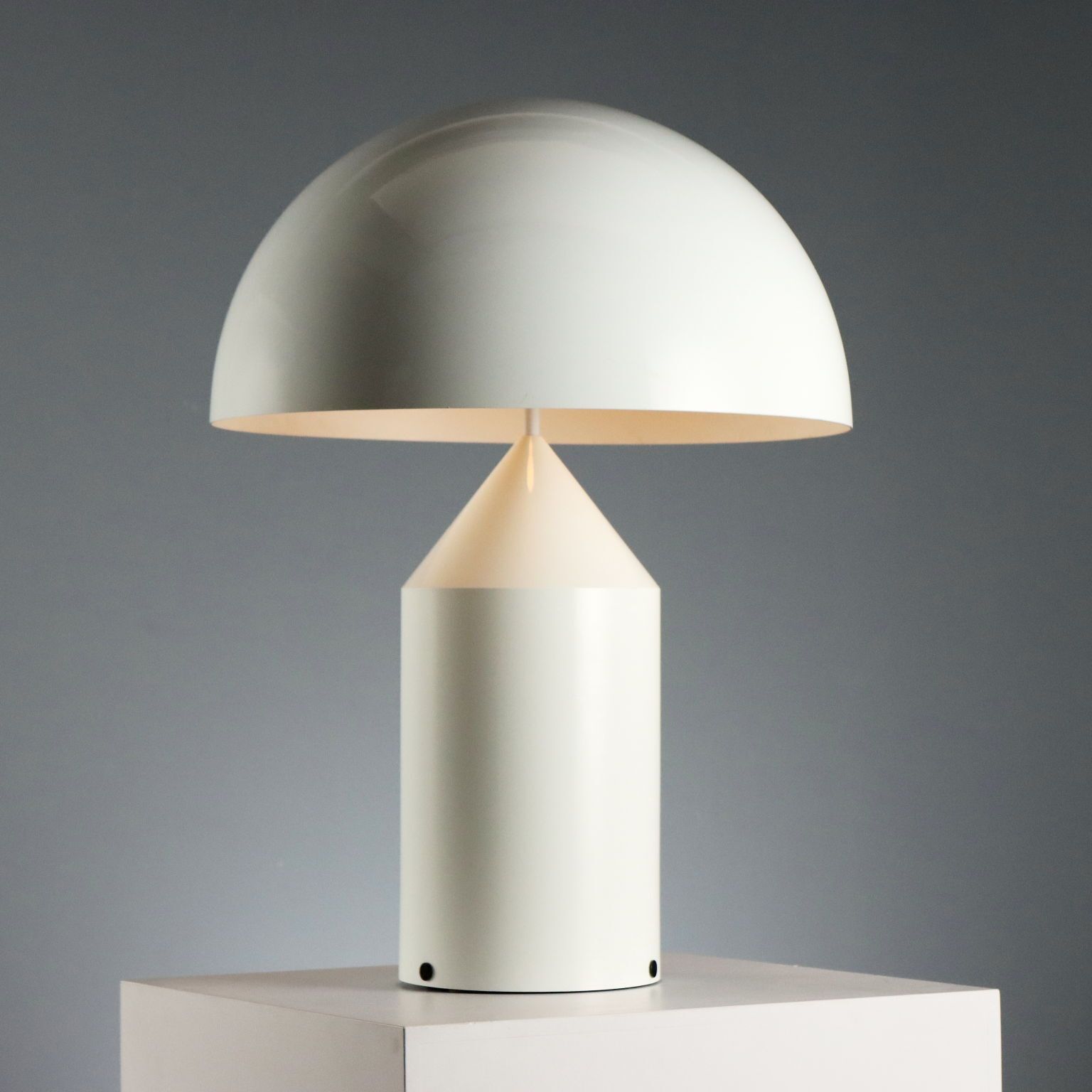 Atollo lamp van Vico Magistretti voor O Luce