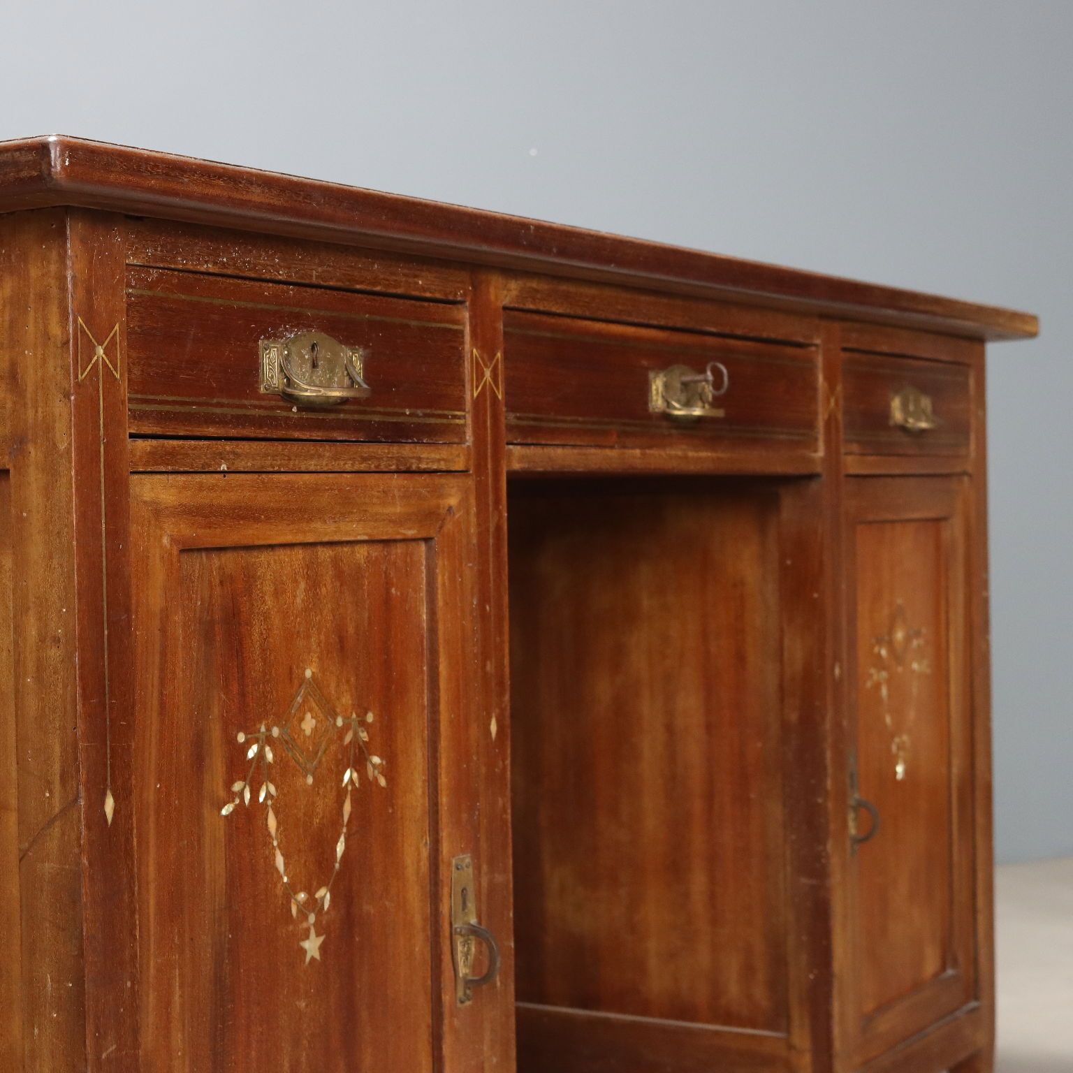 Bureau Liberty en acajou, cuir et incrustations photo Mobilier