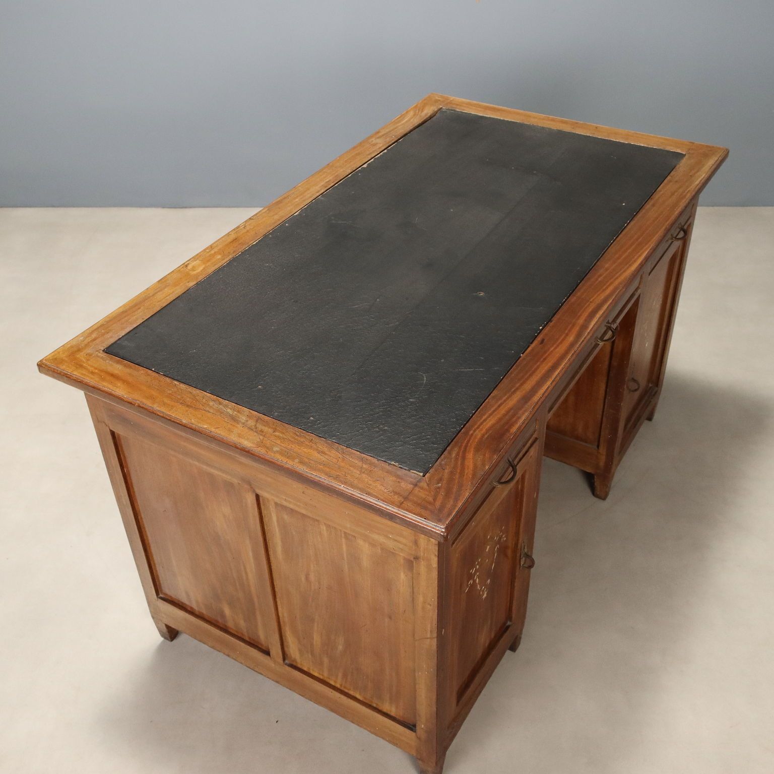 Furniture Liberty Mahogany Desk With Leather And Inlays photo