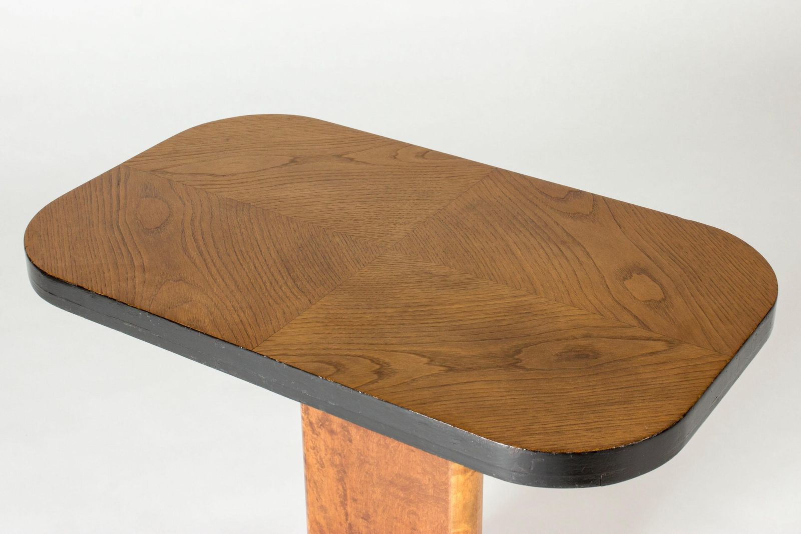 Console suédoise Modern en orme, bords noirs, design années 1930 photo vinterior