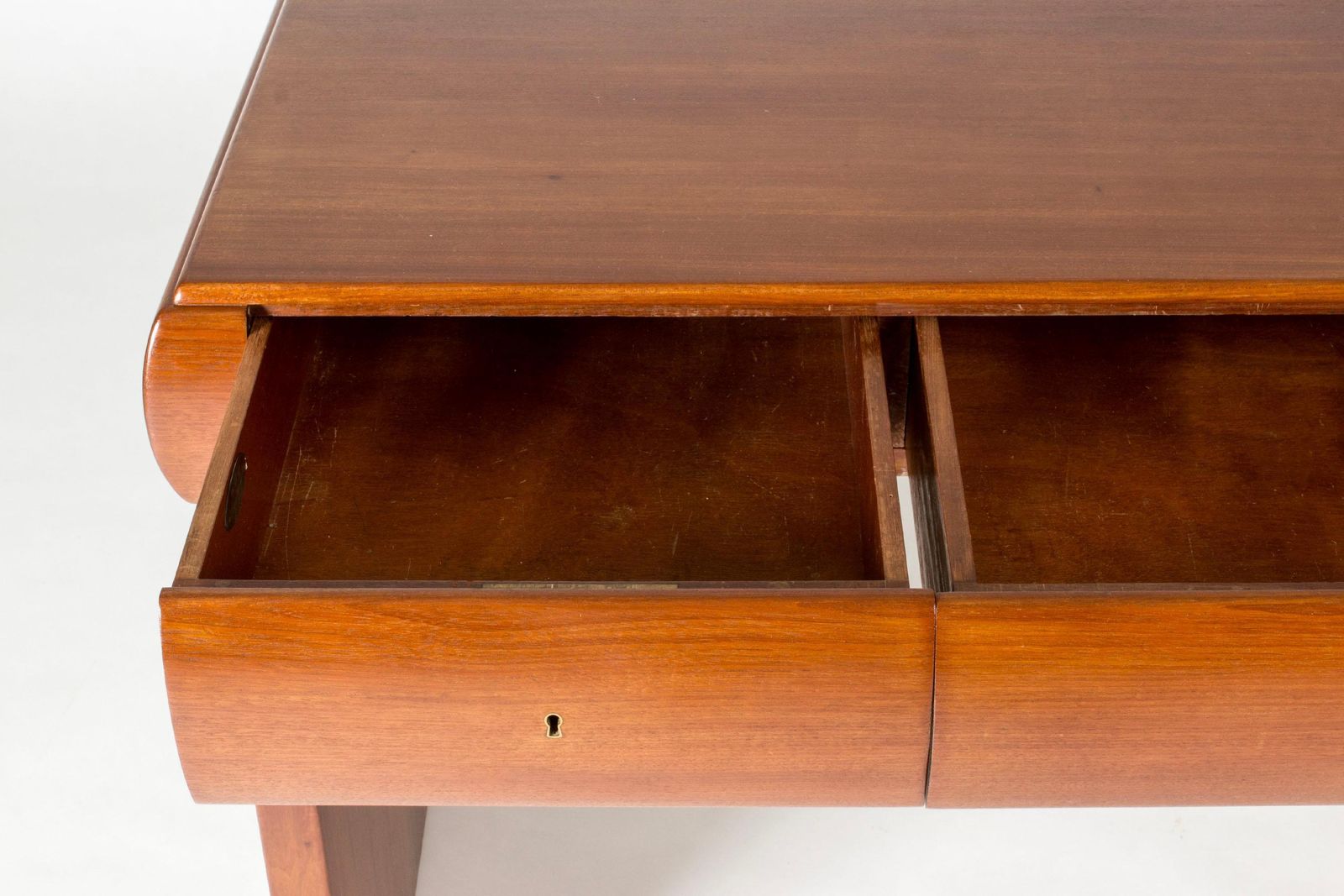 Bureau danois moderne Ernst Kühn, Lysberg, Hansen & Therp, Danmark, années 1930, par Ernst Kühn photo 21820.0