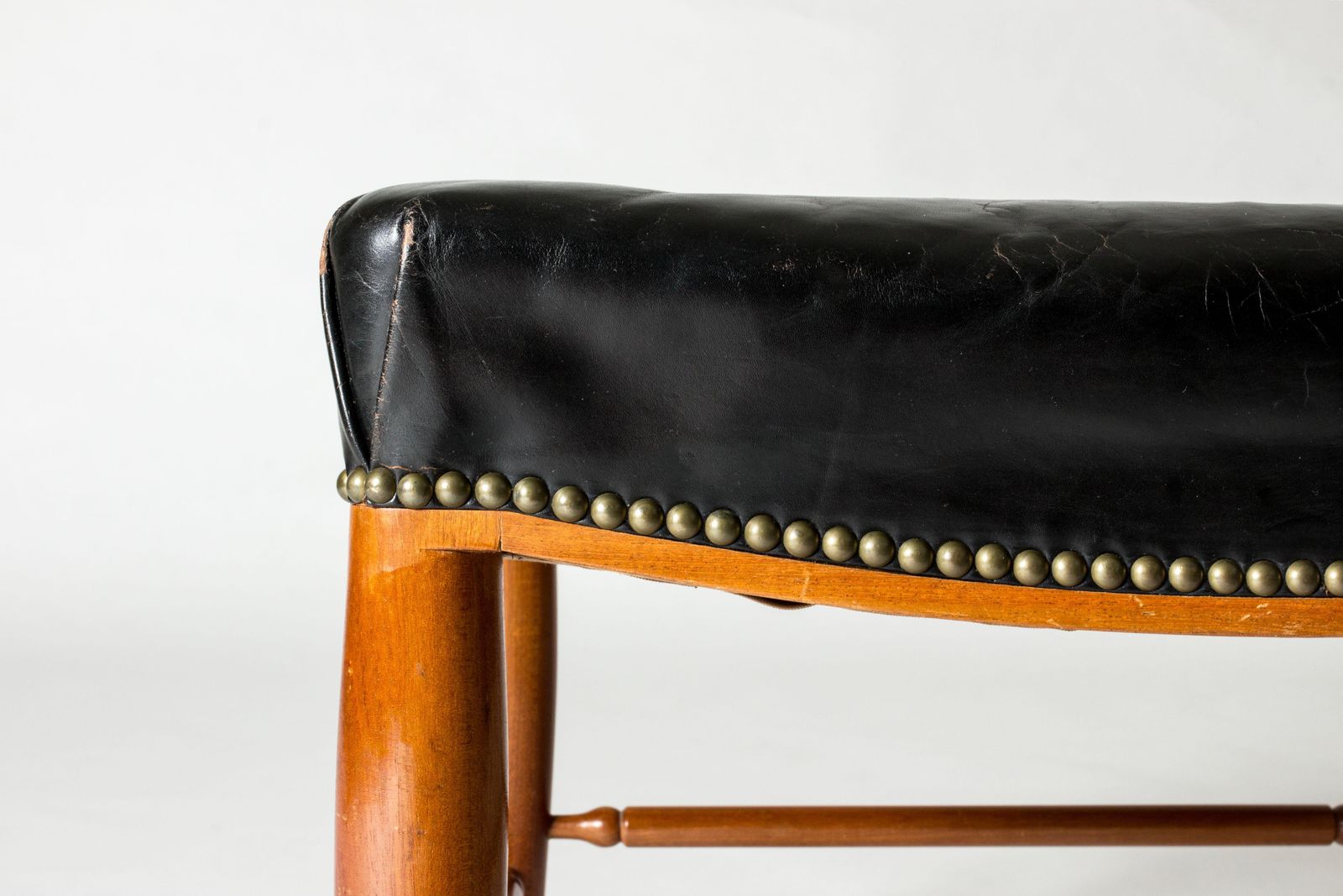 Pouf mid-century modern en cuir, Josef Frank, Svenskt Tenn, Suède, années 1950 photo for sale