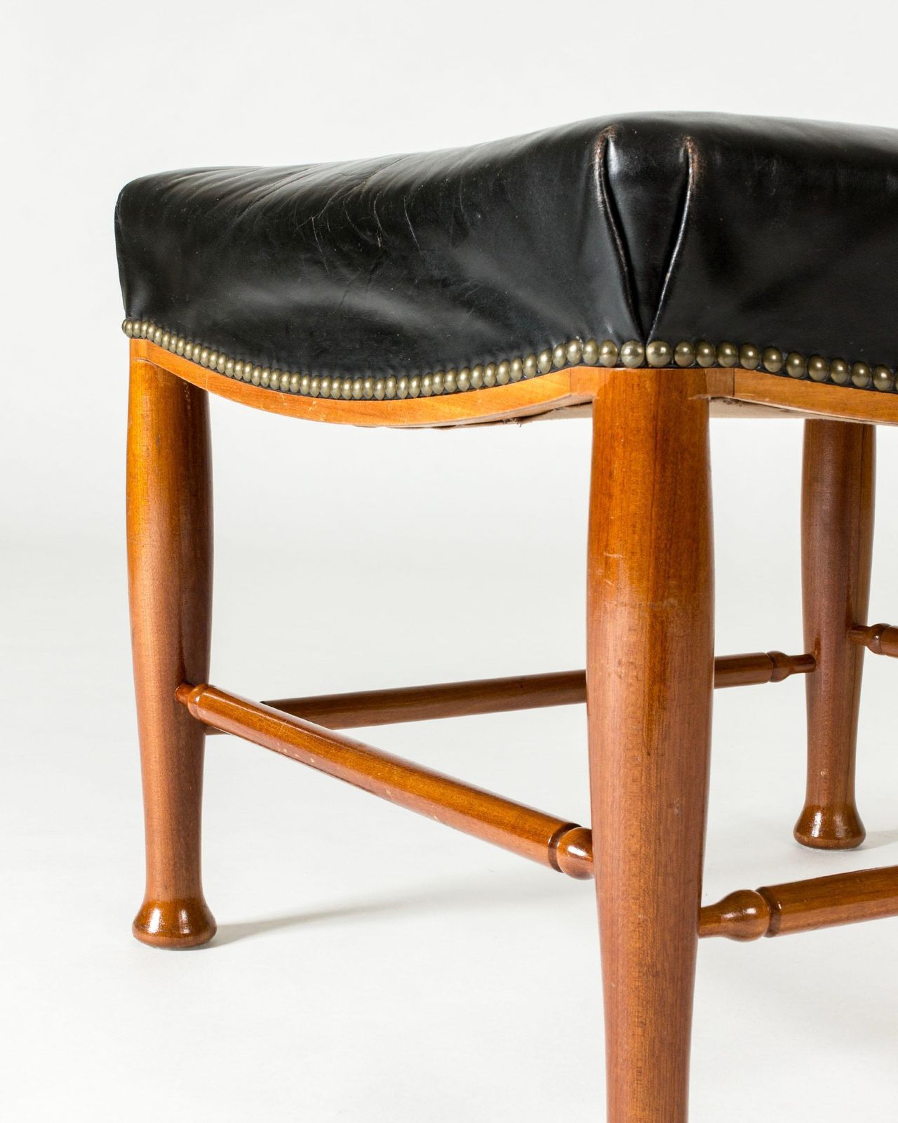Mid-Century Modern leren ottoman, Josef Frank, Svenskt Tenn, Sweden, jaren 1950 photo 3274.0