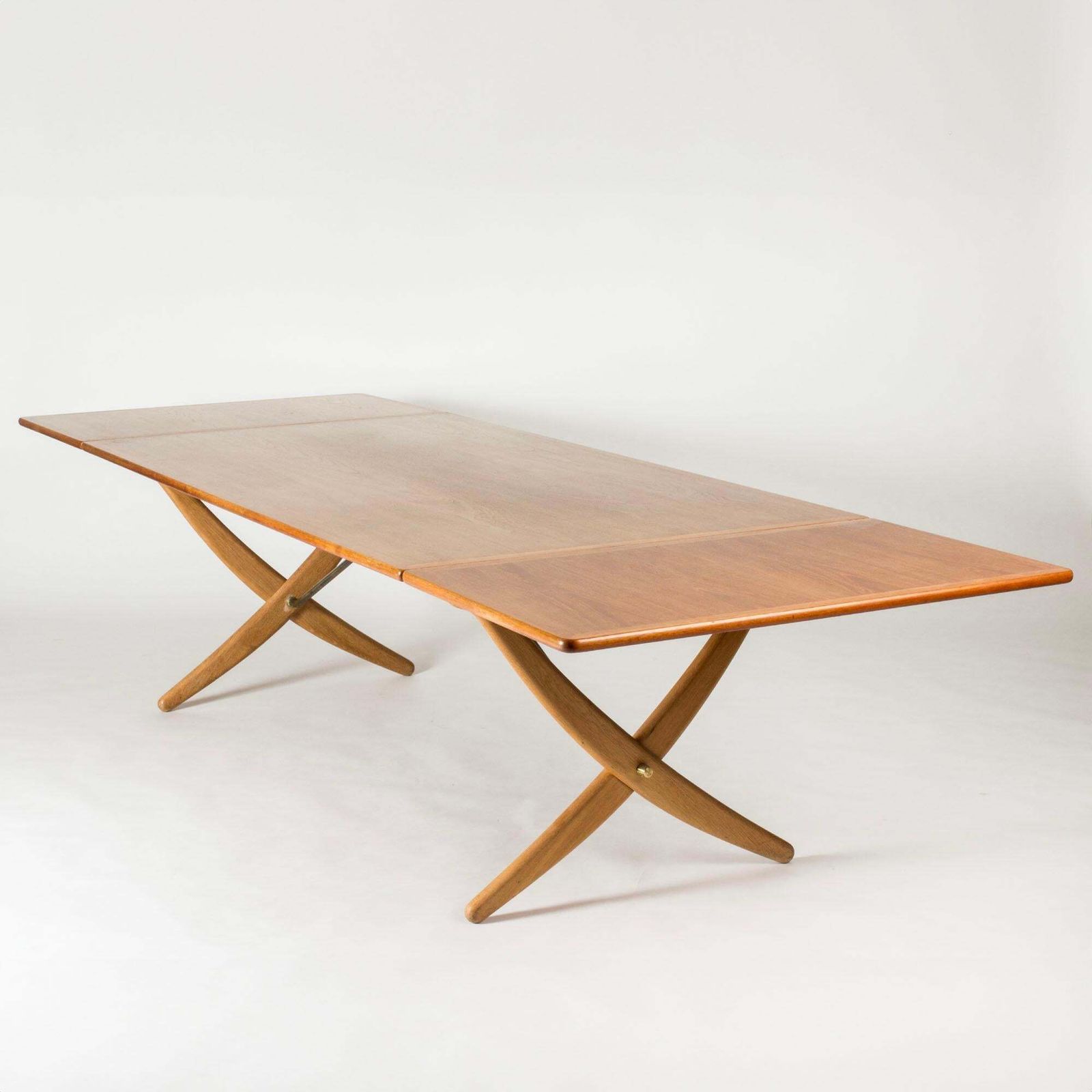 Mid-century "Sabre Leg" Dining Table van Hans J. Wegner, Denemarken, jaren 1960 photo Meubels