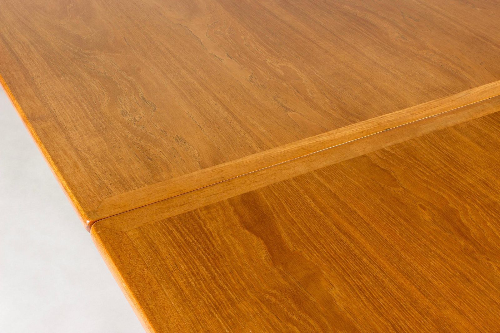 photo for sale Mid-century "Sabre Leg" Dining Table van Hans J. Wegner, Denemarken, jaren 1960