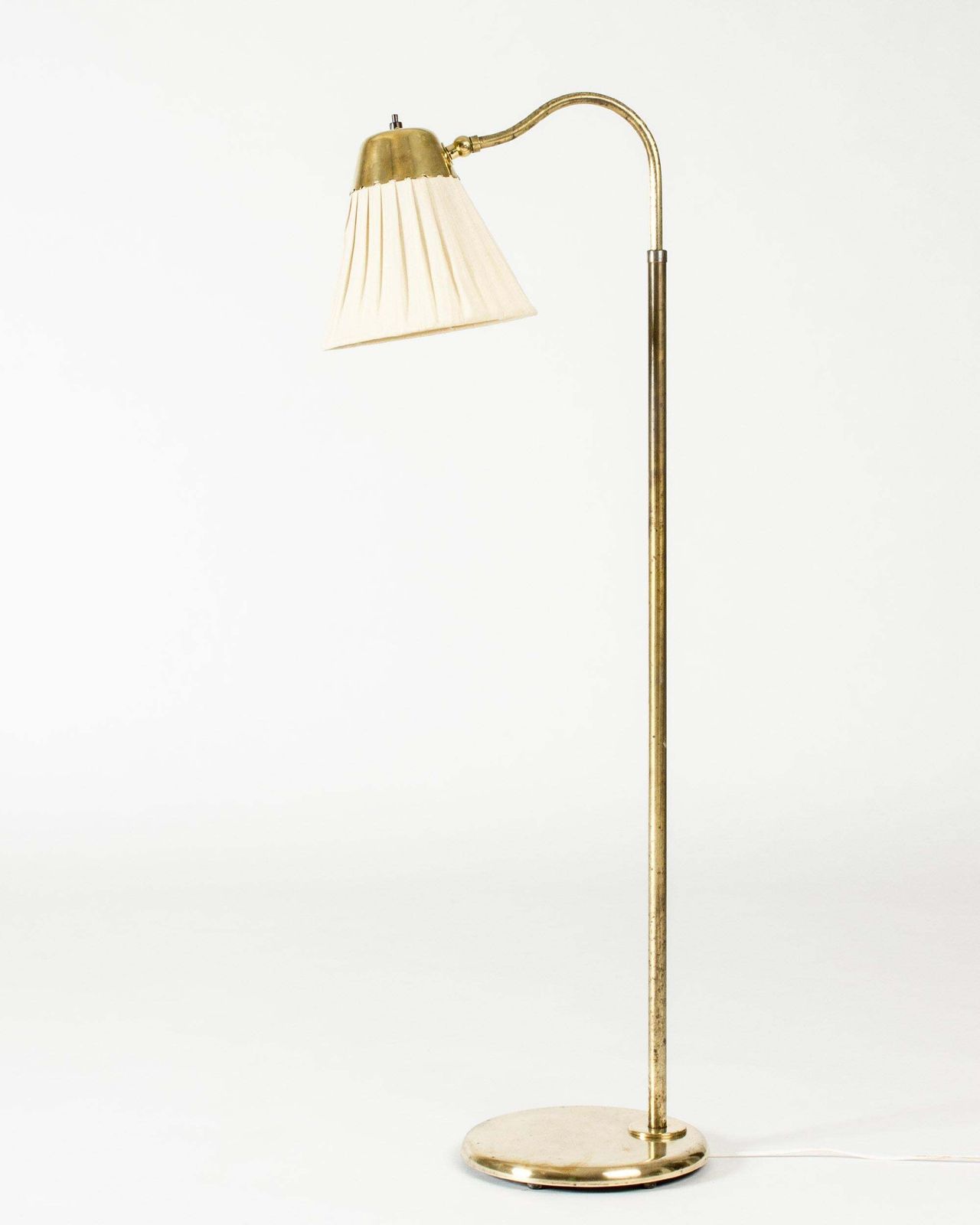 Lampadaire mid-century modern en laiton, Böhlmarks, Suède, années 1940 photo for sale