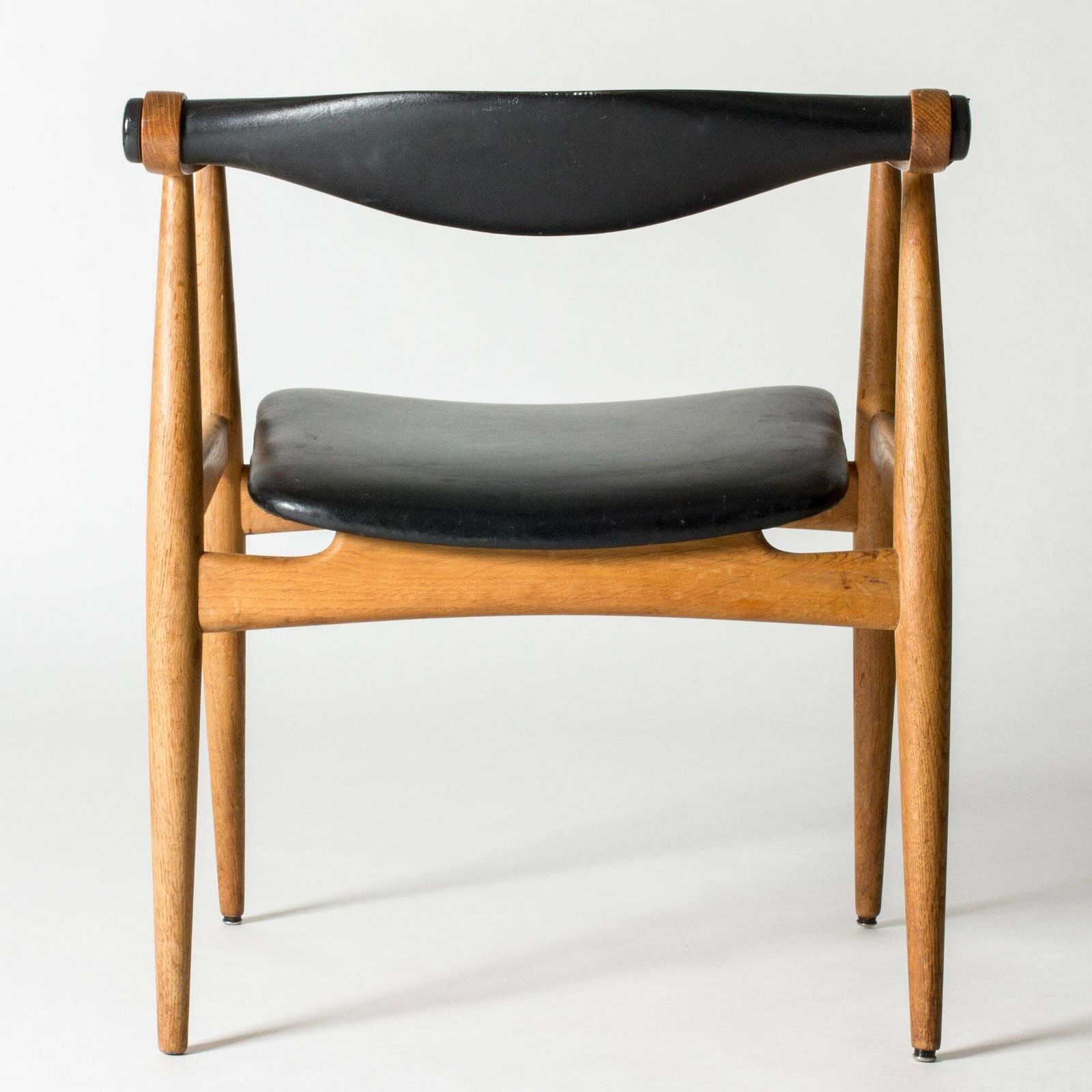 Midcentury "Yoke" Armchair By Hans J. Wegner, Denmark, 1960s photo vinterior