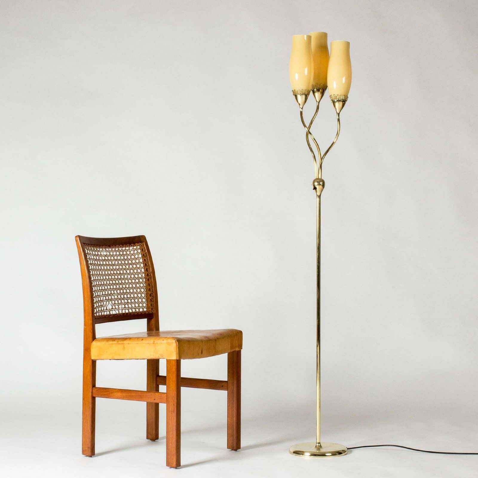 photo furniture Mid-Century Modern Messing Vloerlamp van Mauri Almari, Idman, Finland, jaren 1950
