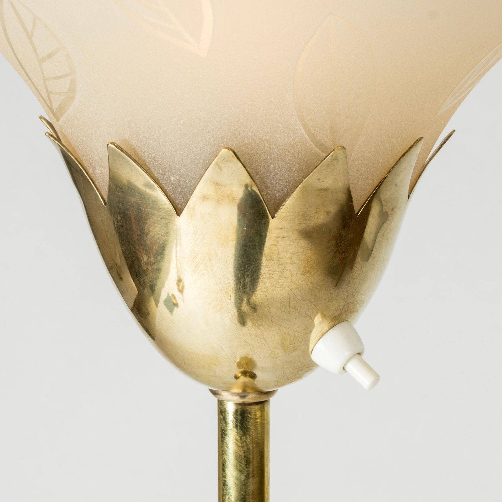 Lampadaire Swedish Grace, laiton et verre, Orrefors, Suède, années 1940 photo buy