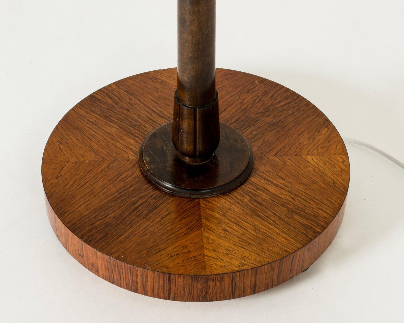 Zweedse Modern vloerlamp met inlegwerk, Mjölby Intarsia, Zweden, jaren 1930 photo vintage