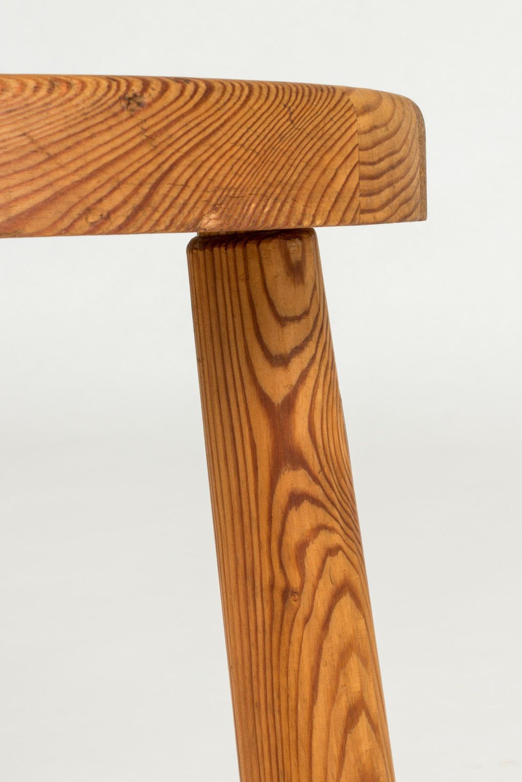 photo furniture Tabourets modernistes « Utö » par Axel Einar Hjorth, NK, Suède, années 1930