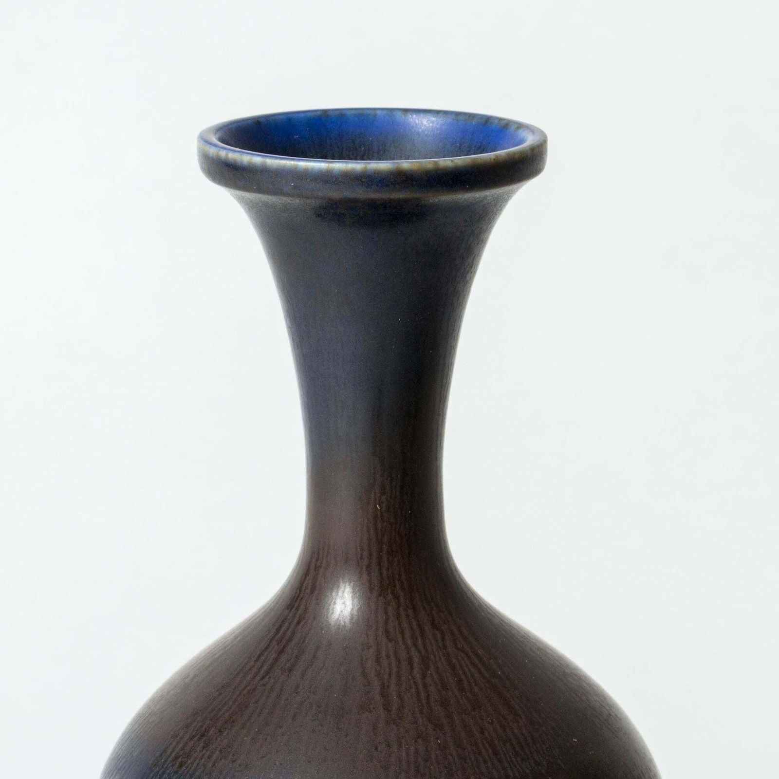 Vase en grès mid-century par Berndt Friberg, Gustavsberg, Suède, 1964 photo furniture