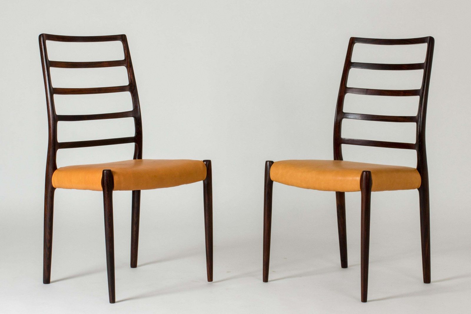 Set van acht eetkamerstoelen van Niels O. Møller, Denemarken, jaren 1950 photo vintage