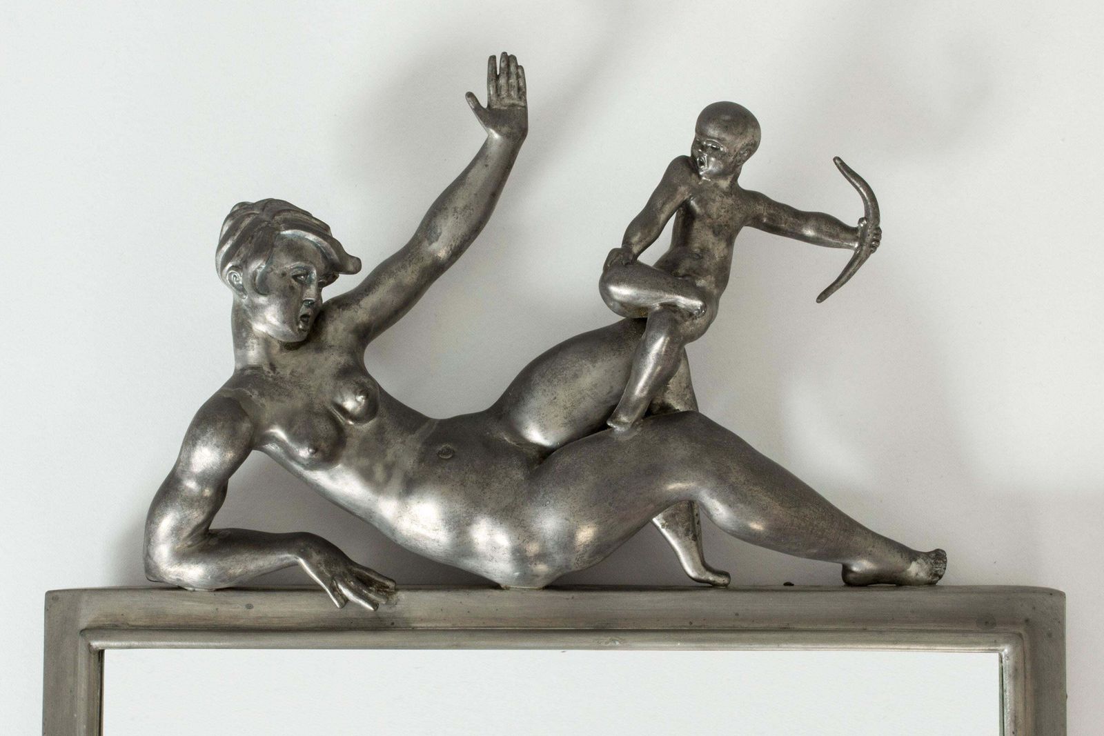 Tinnen wandspiegel van Thorwald Alef, Svenskt Tenn, 1929 photo Woonaccessoires