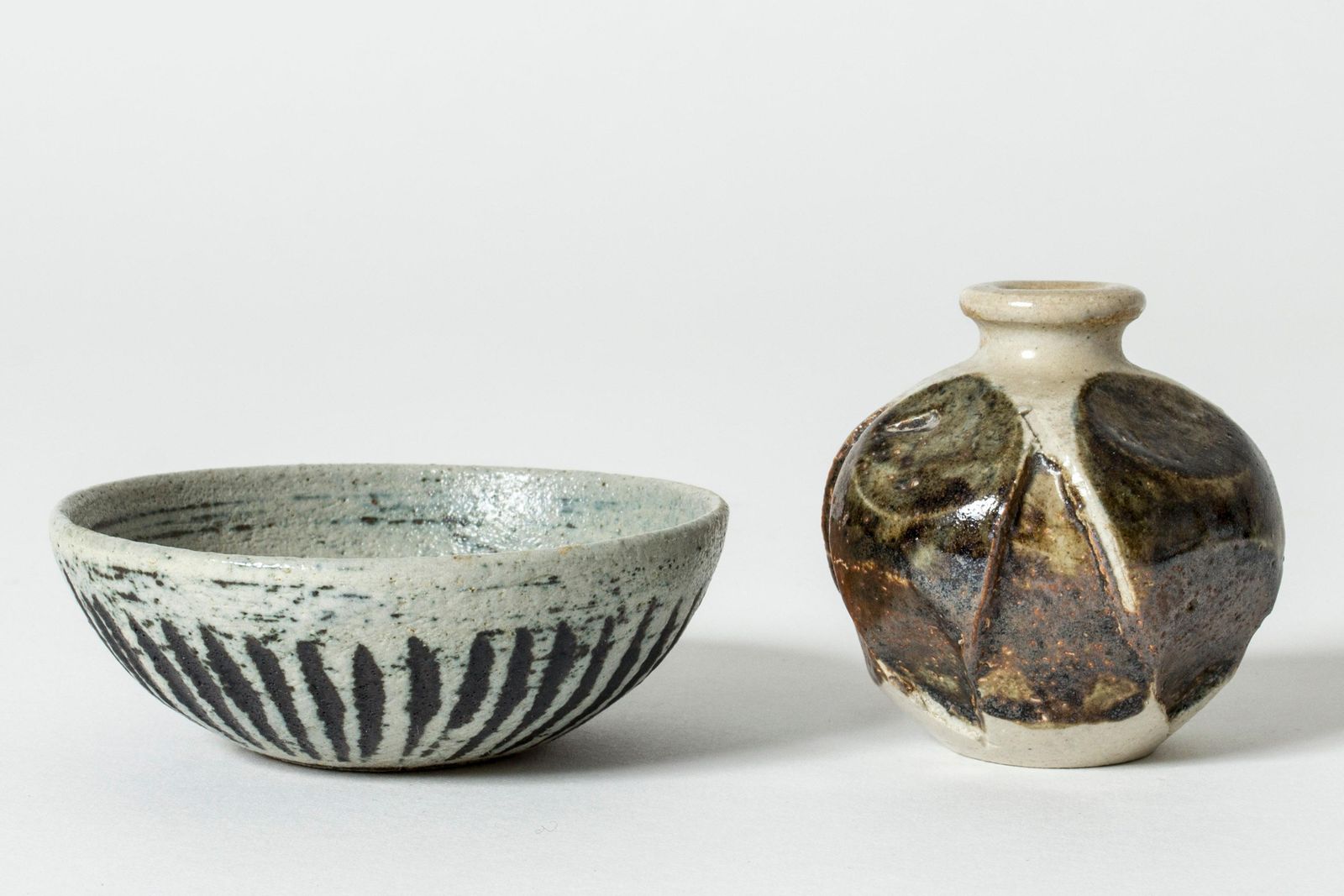 Vase miniature en grès par Anders B. Liljefors, Gustavsberg, Suède, années 1950 photo vintage