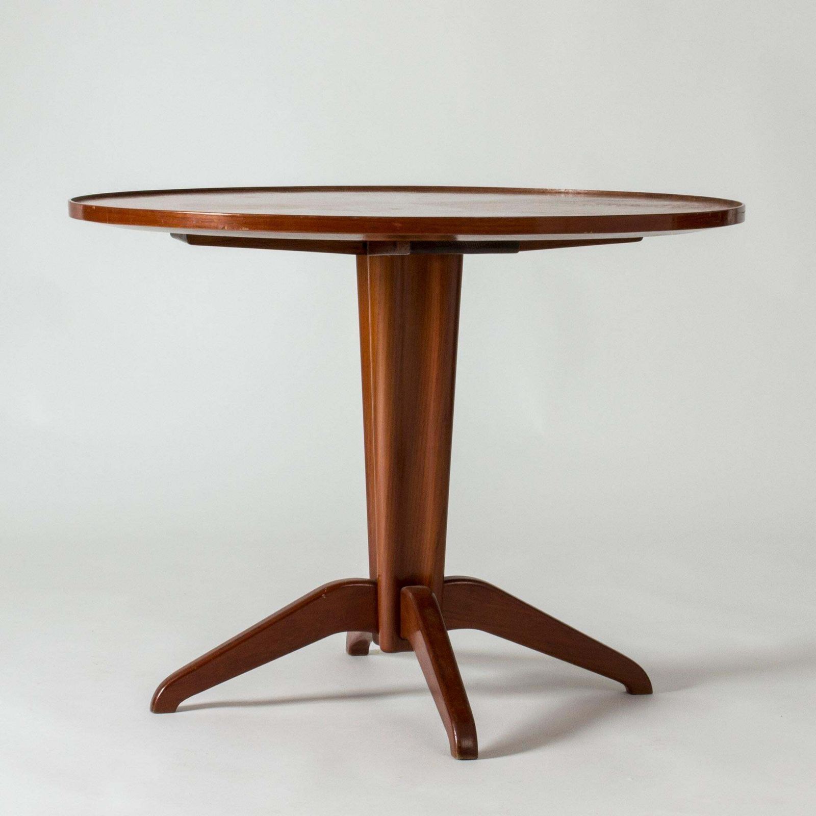 Walnoten bijzettafel van Oscar Nilsson voor Hantverket, Zweden, 1942 photo furniture