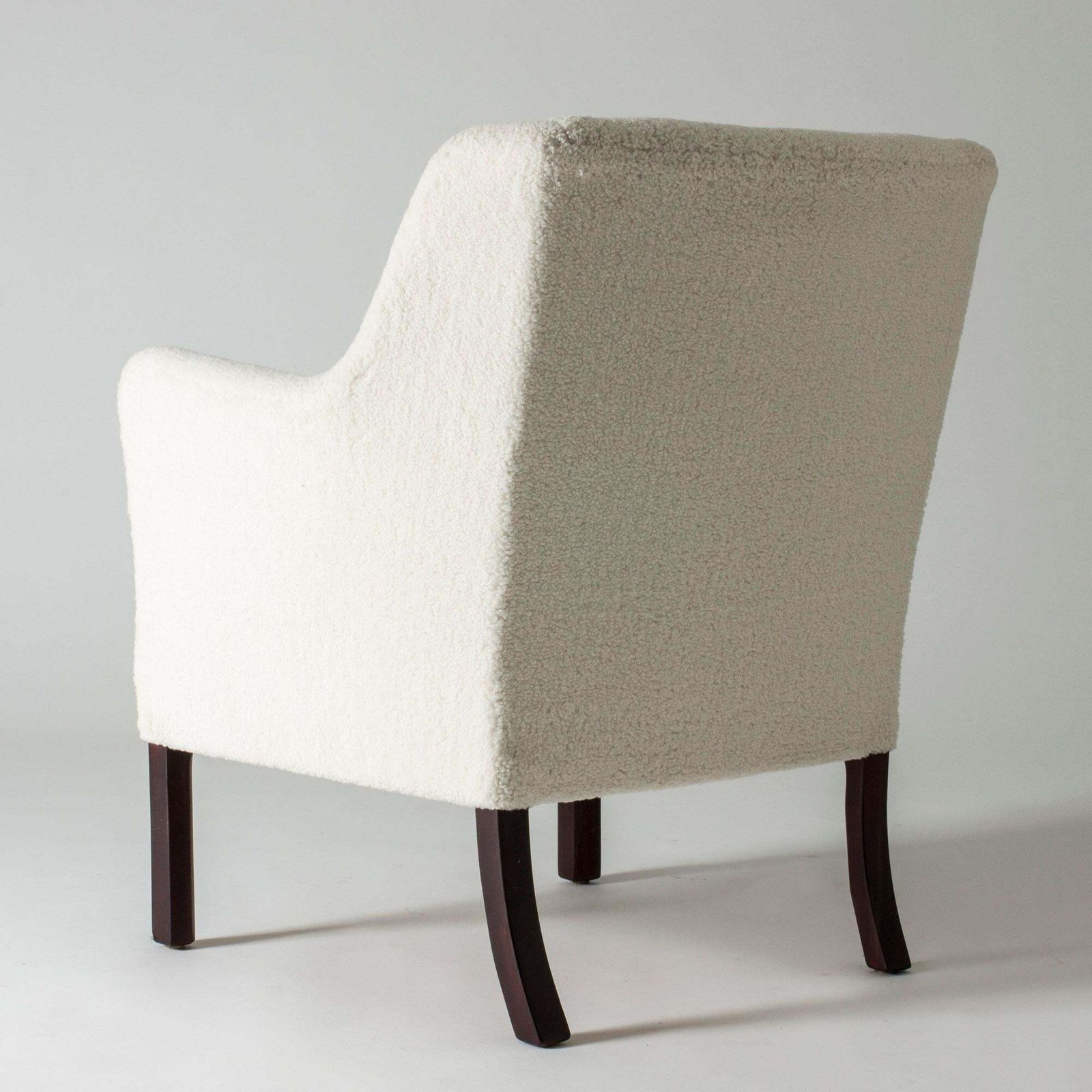 Paire de fauteuils de salon par Einar Larsen photo vinterior