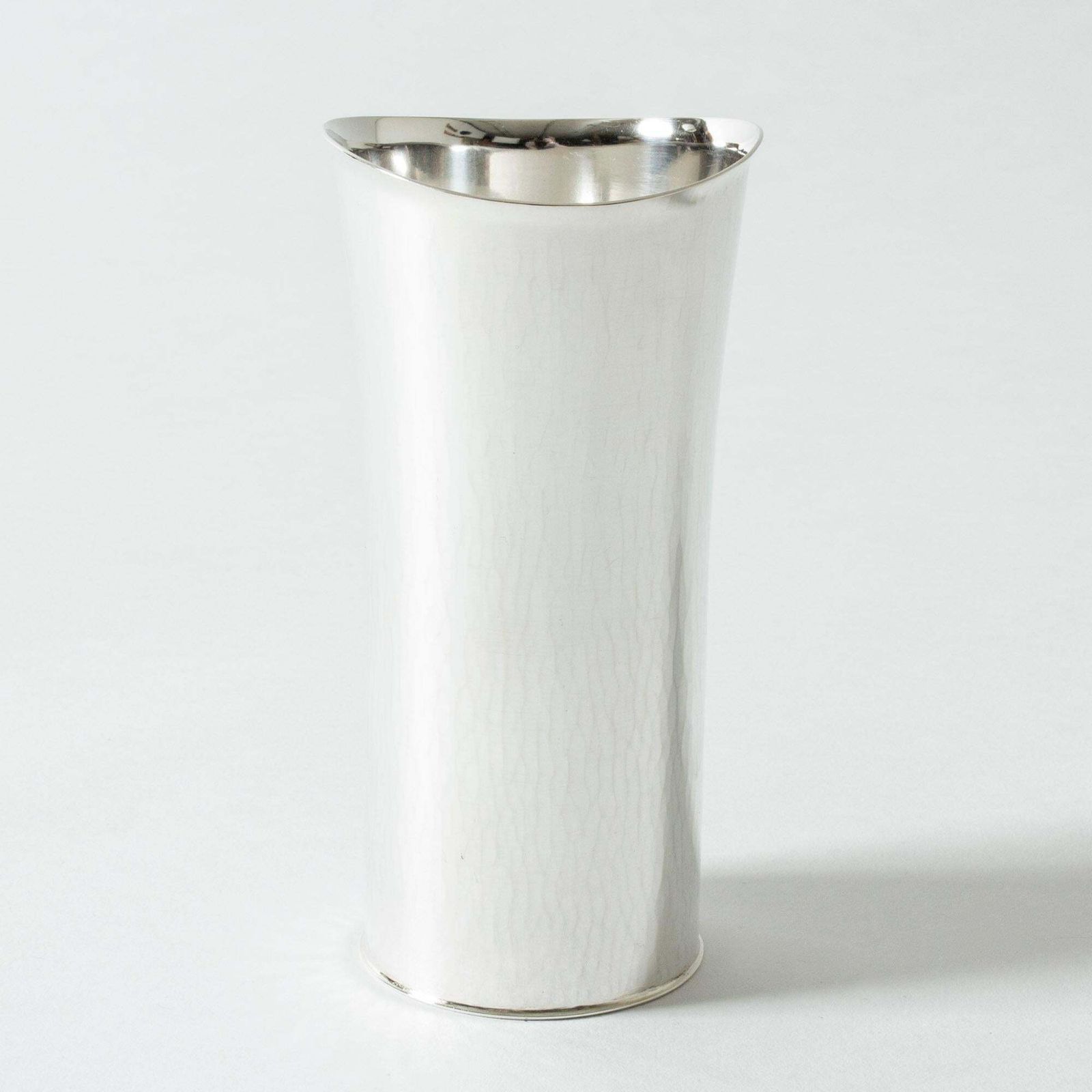 Hoge zilveren vaas van Sigurd Persson, Zweden, 1982 photo furniture