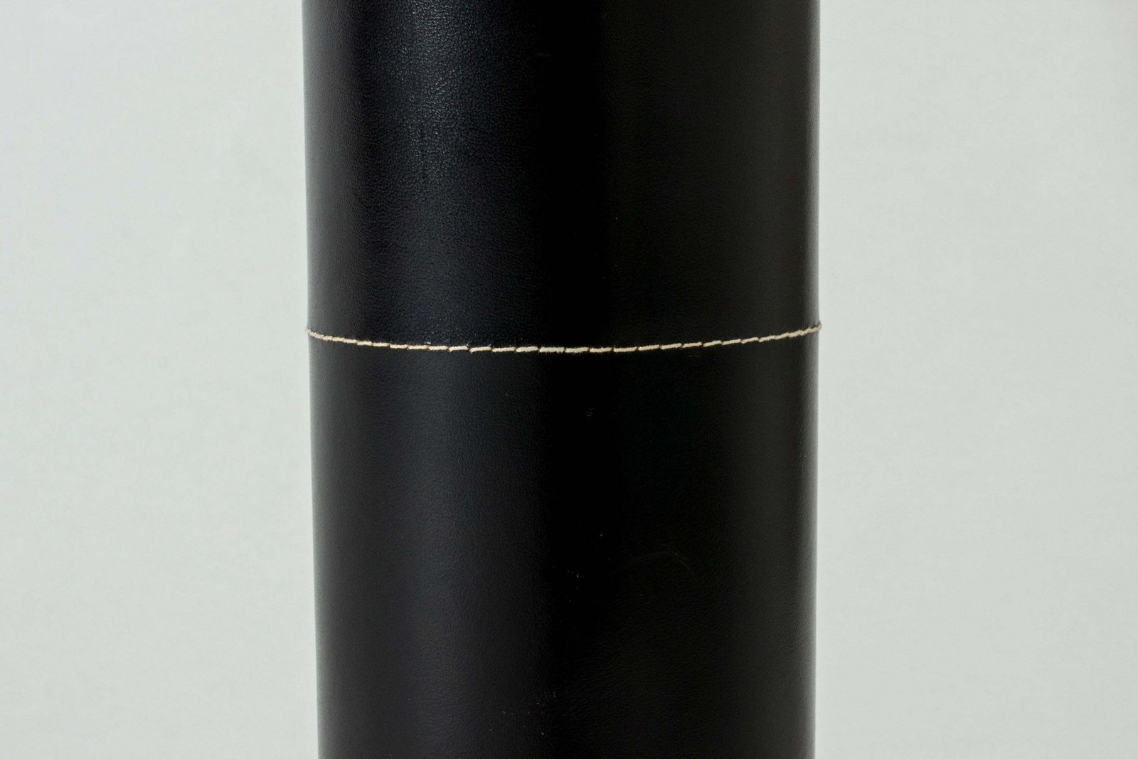 Lampe de table mid-century en cuir noir, Bergboms photo 1567.0