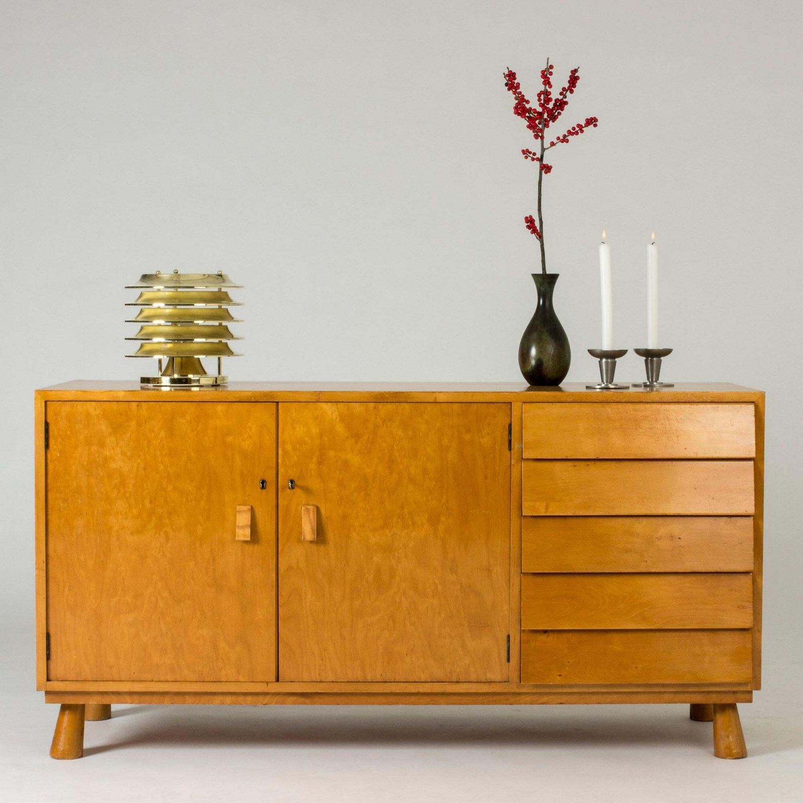 Zweeds functionalistisch dressoir, jaren 1930 photo furniture