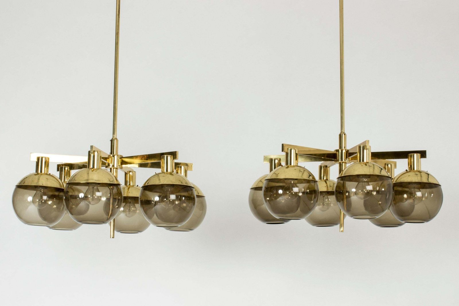 Paar Messing en Glazen Kroonluchters van Hans-Agne Jakobsson photo furniture