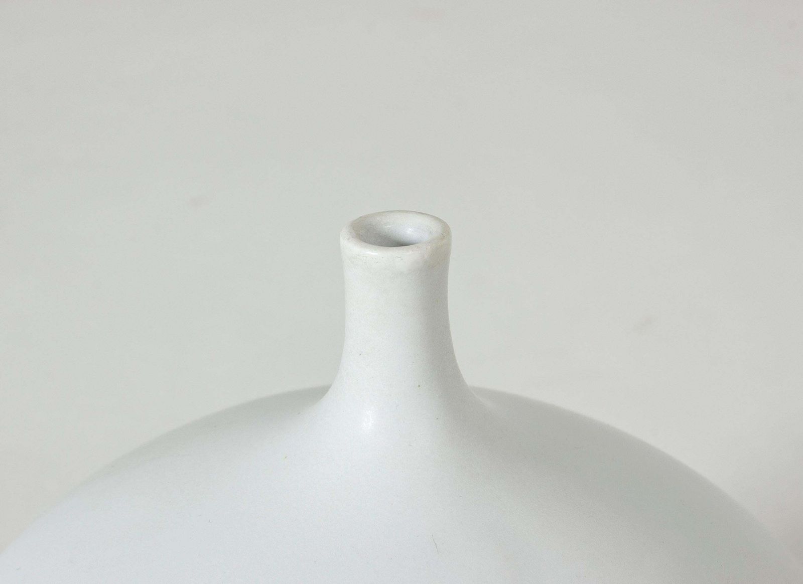 Mid-century stoneware 'Pungo' vaas van Stig Lindberg photo vinterior