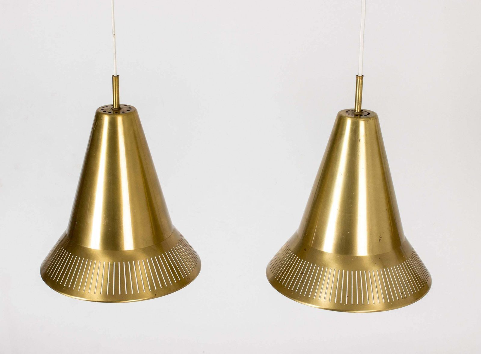photo furniture Set van vier messing hanglampen van Hans Bergström, ca. jaren 1950, Zweden